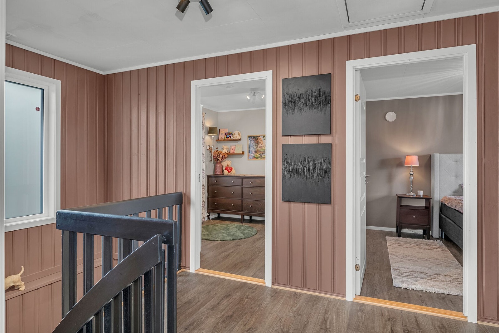 Hall i hovedetasjen. Galleribilde