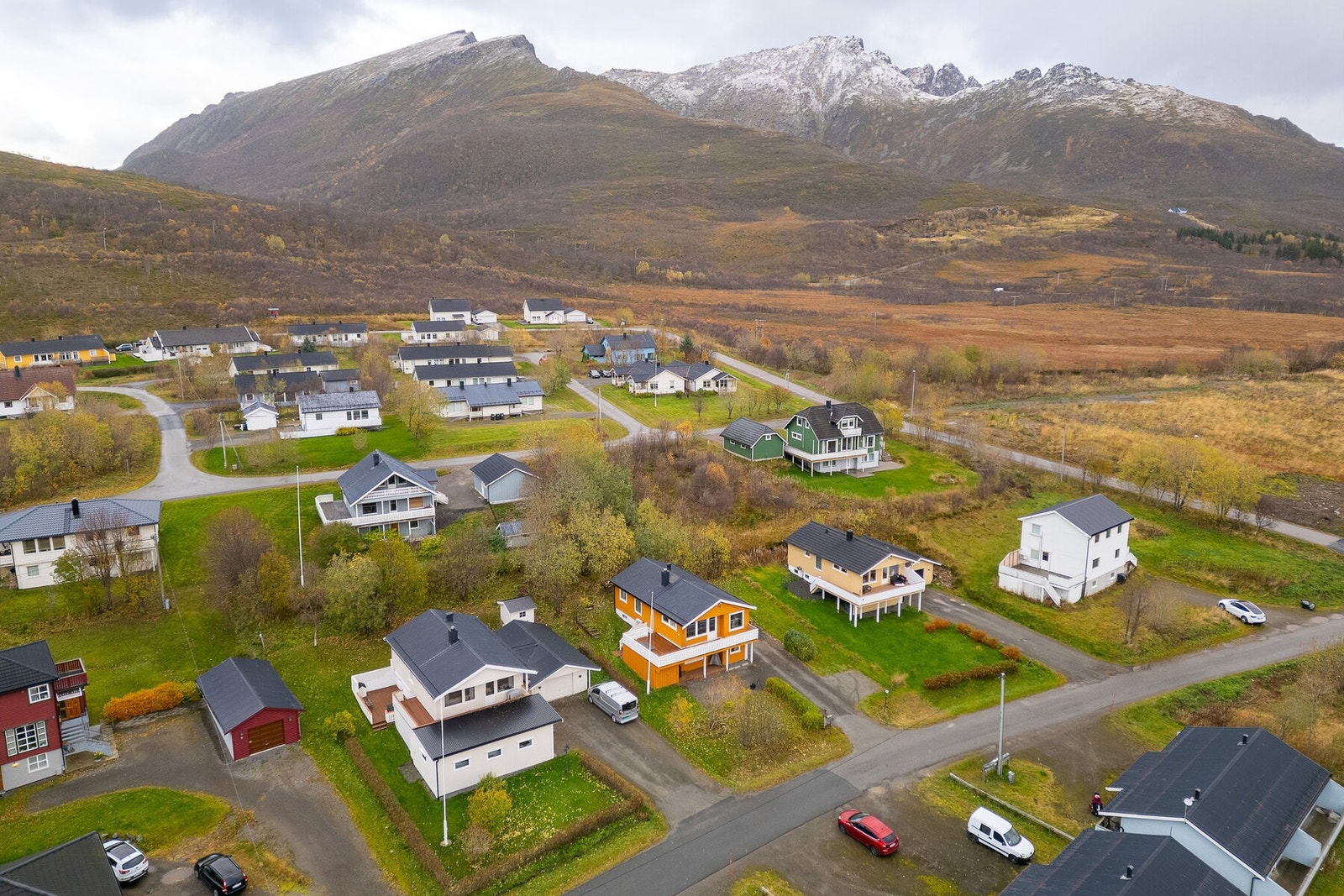 Oppgradert enebolig på solåpen tomt | Kjøkken fra 2024 | 3 sov | El bil lader | Rolig, barnevennlig og sentrumsnært Galleribilde