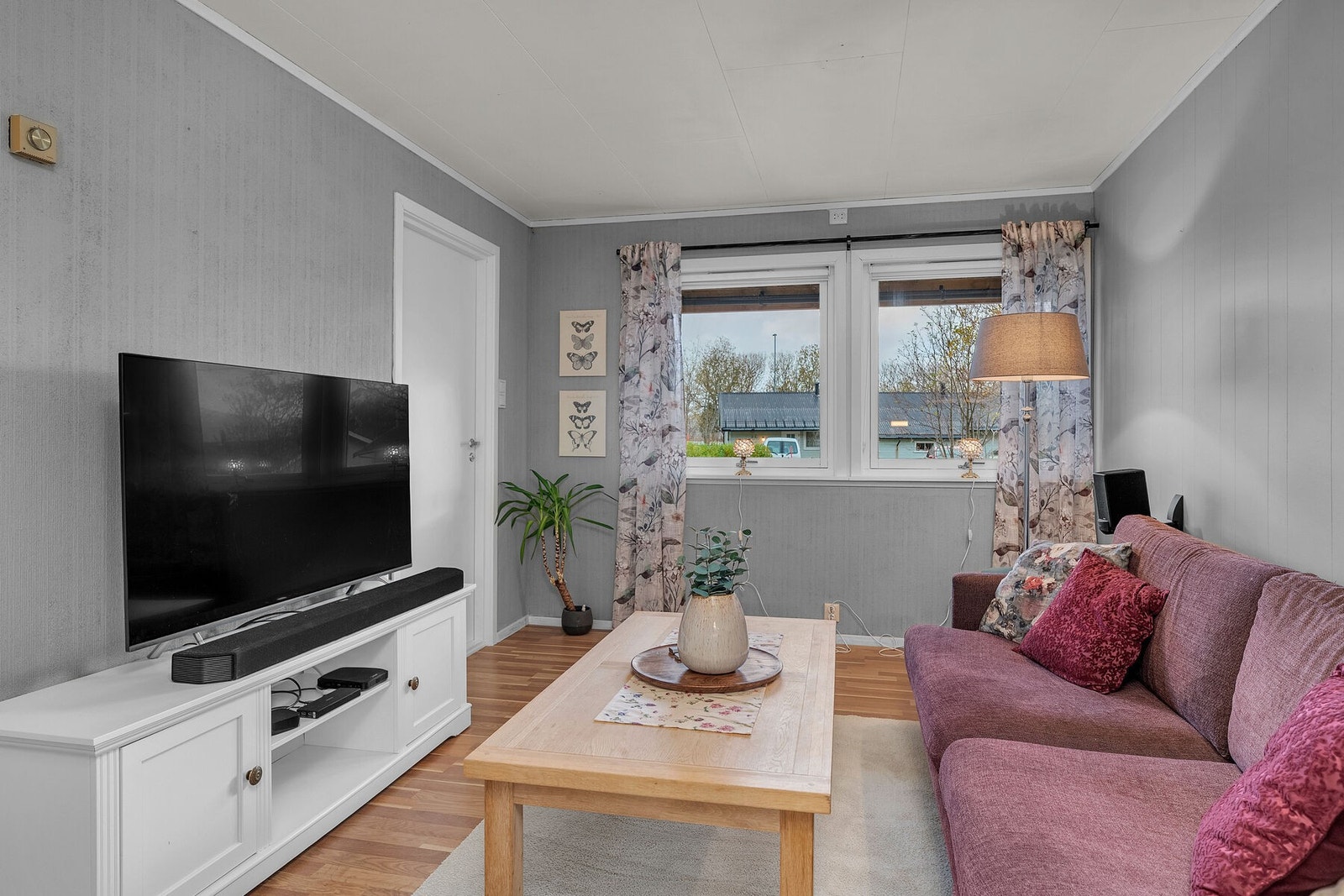 TV-stue med adkomst fra entré. Galleribilde