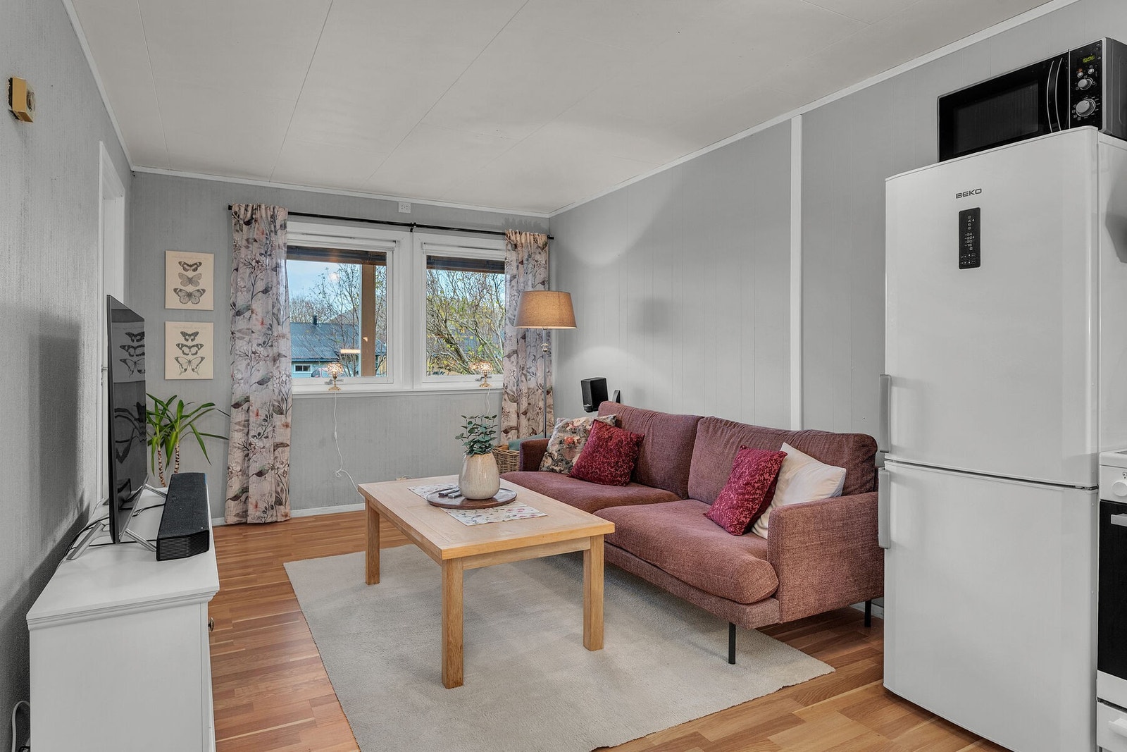 TV-stuen er opprinnelig godkjent som disponibelt rom, og bruksendring er ikke omsøkt. Galleribilde