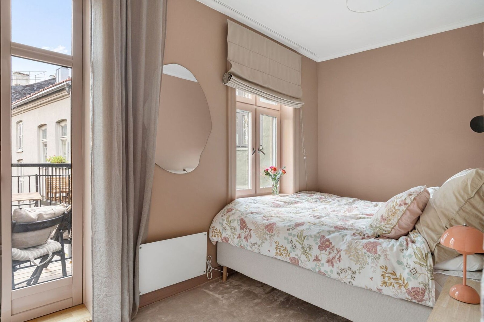 Fra soverommet er det utgang til en balkong. Galleribilde