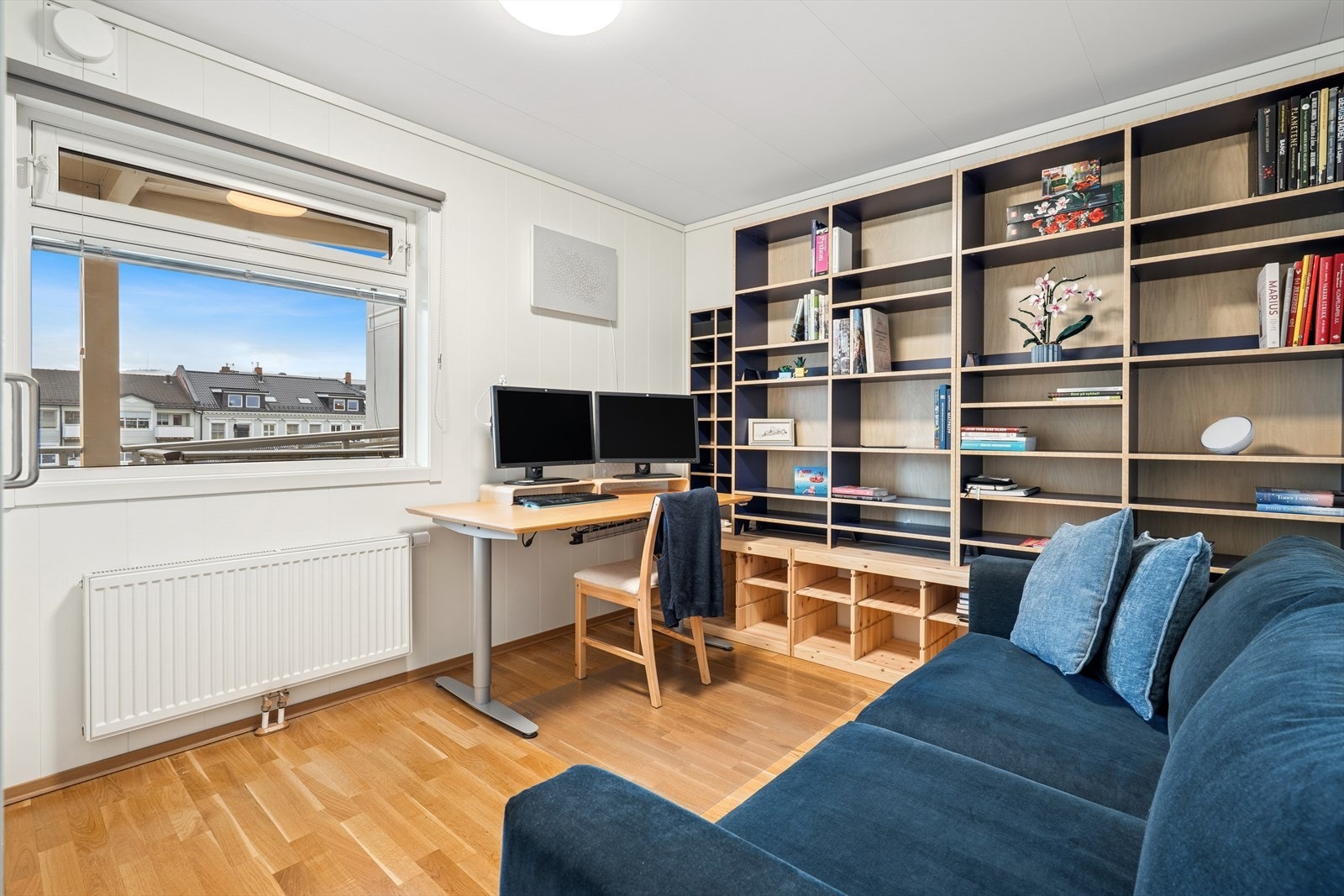 Soverom 2 er av god størrelse og brukes i dag som kontor. Galleribilde