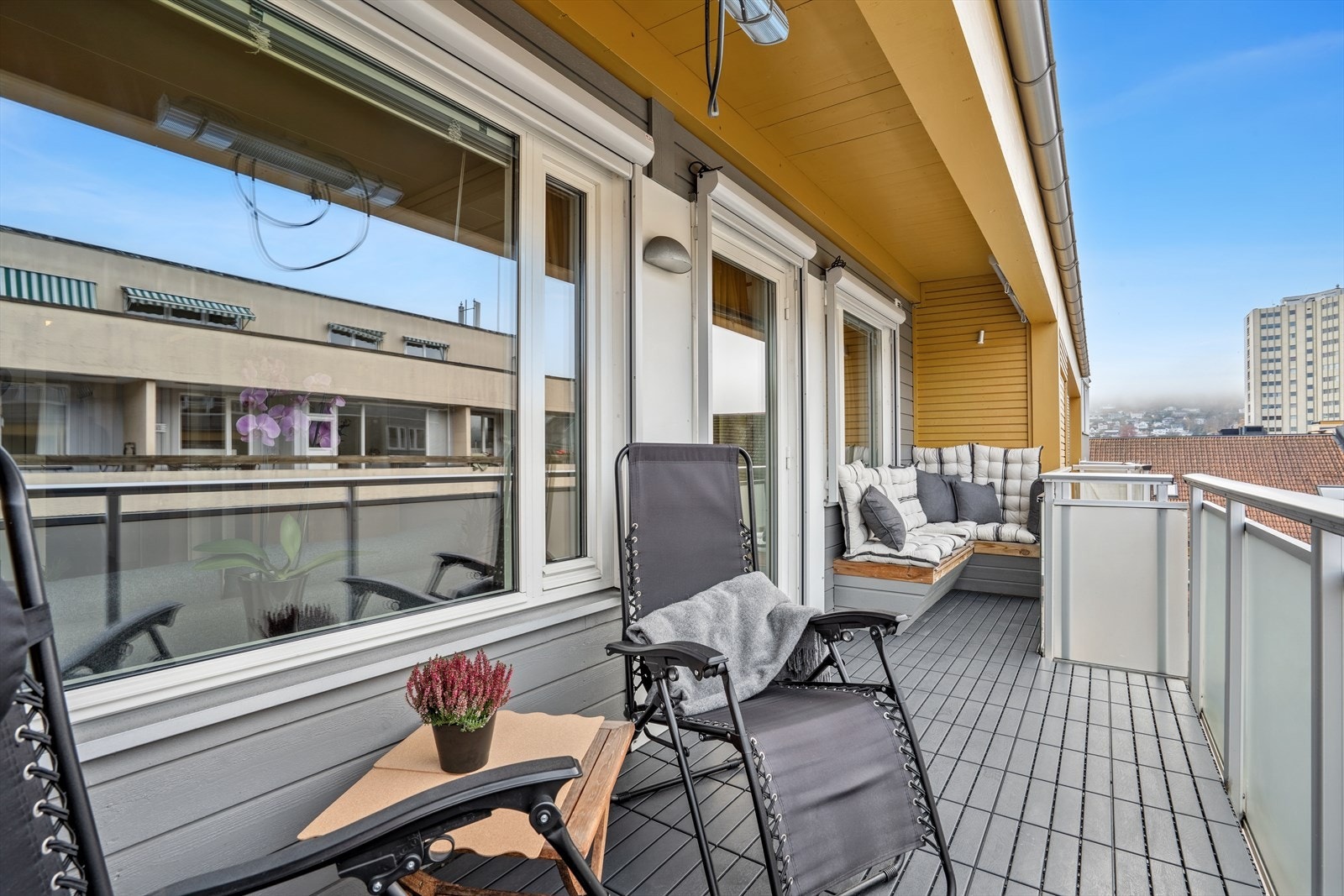 Balkongen har nok med plass til å kunne innredes etter eget ønske. Galleribilde