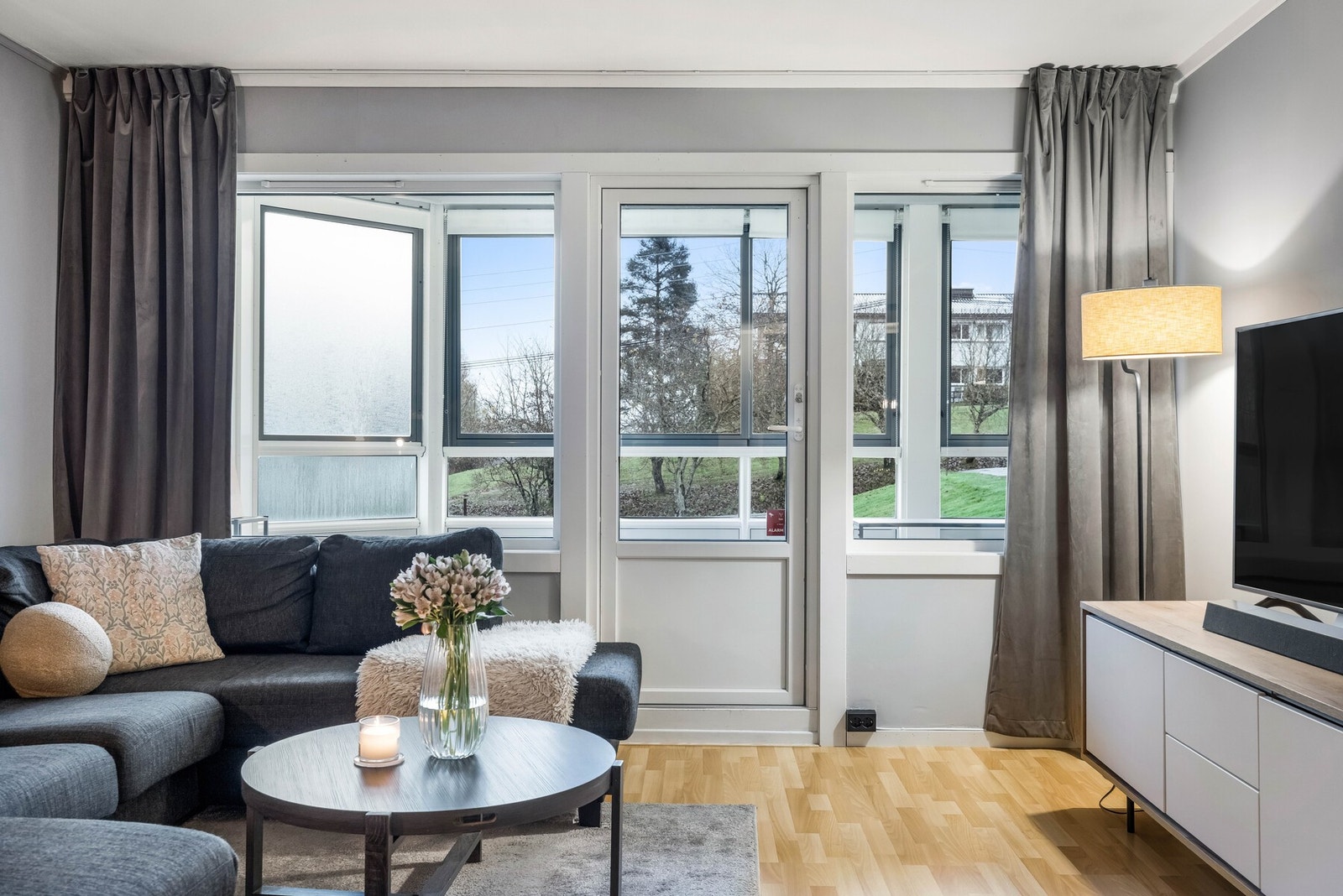 La oss bevege oss inn i stuen. Galleribilde