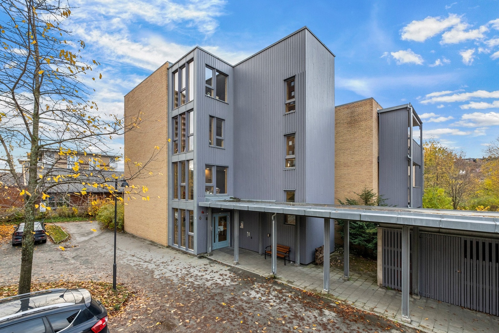 Inngangspartiet. Bygget er fra 2001 Galleribilde