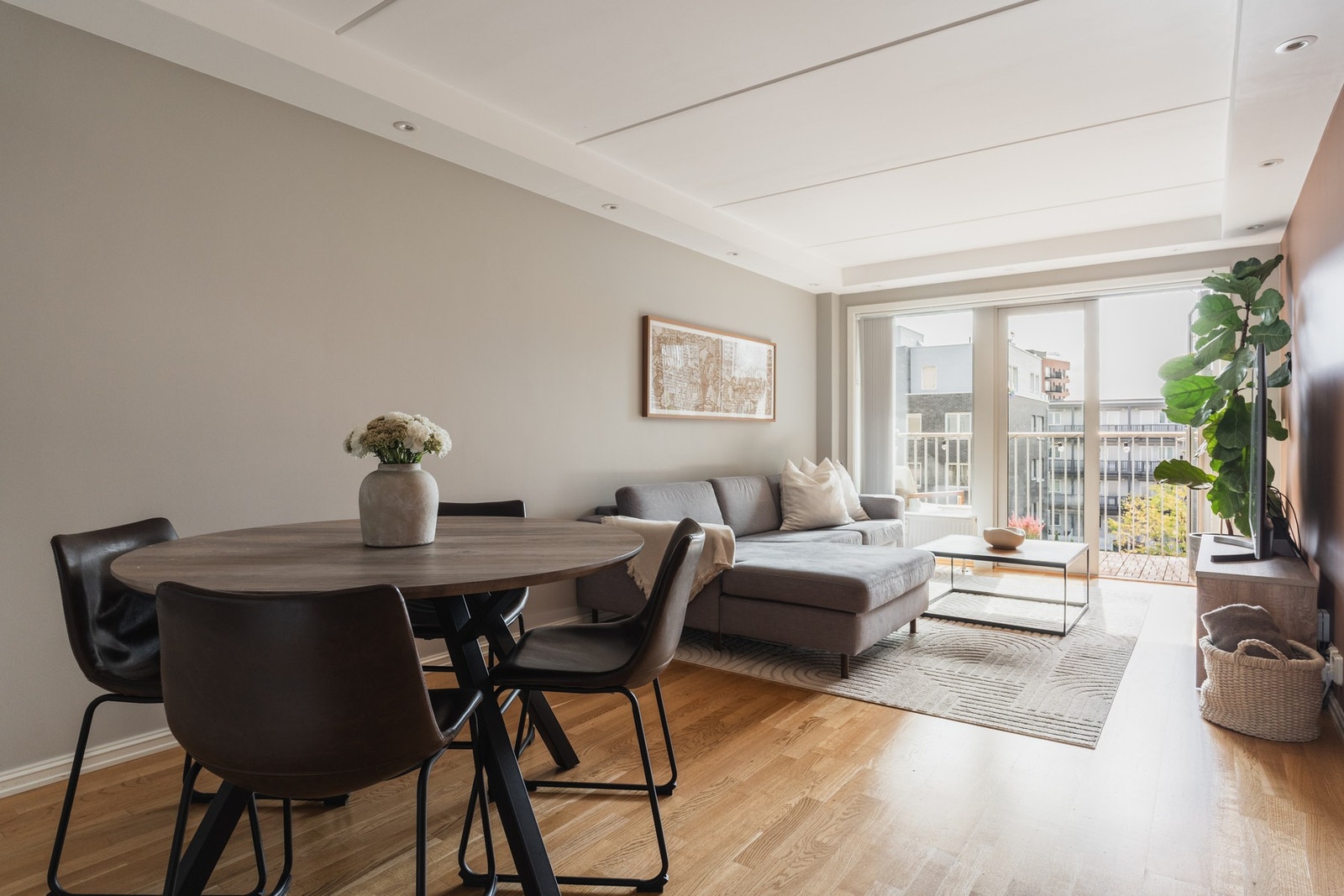 Her bor du sentralt på Løren med umiddelbar nærhet til alt du trenger i hverdagen. Galleribilde