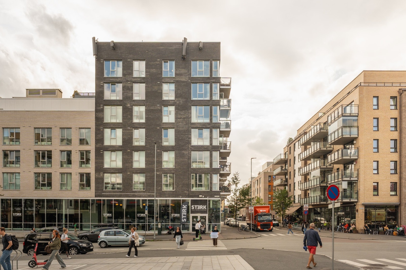 Et bredt utvalg av butikker, caféer og andre fasiliteter ligger rett utenfor døren. Galleribilde