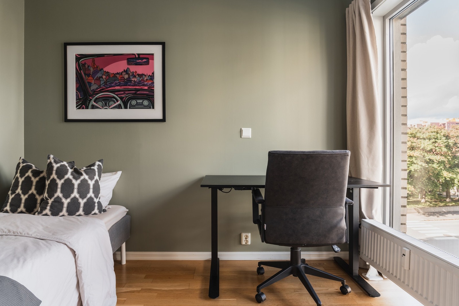 Soverom 2 har adkomst fra kjøkkenet. Galleribilde