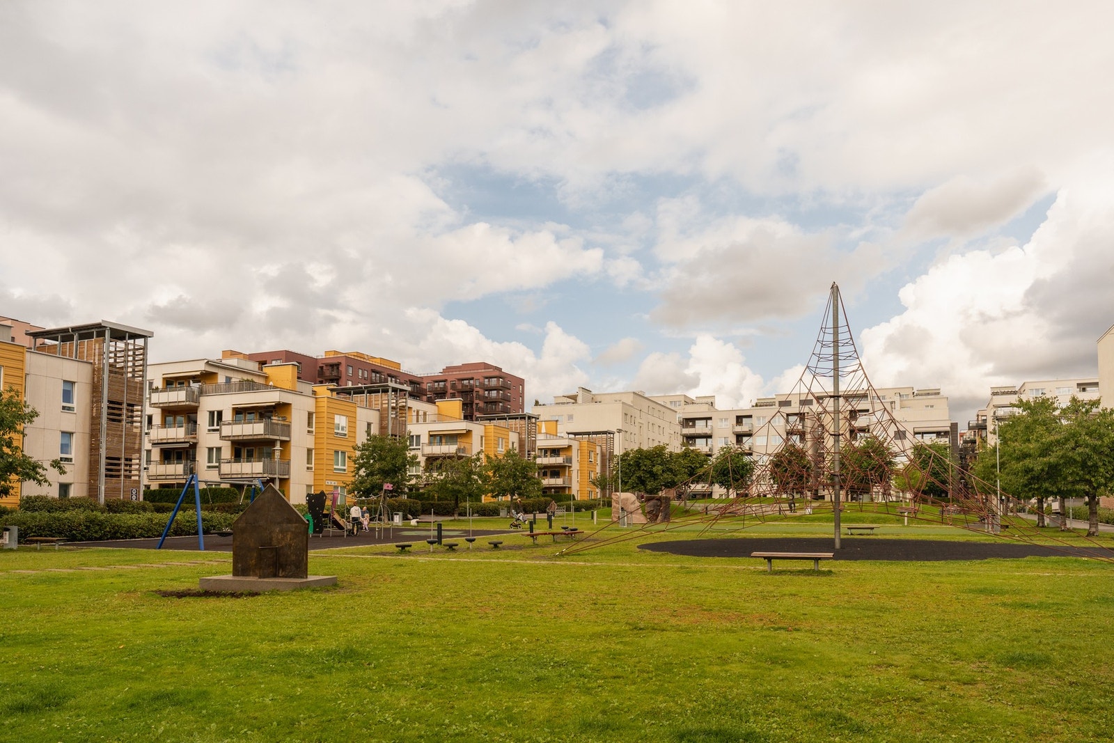 Peer Gynt-Parken er en flott destinasjon for solrike sommerdager og ligger i umiddelbar nærhet fra boligen. Galleribilde