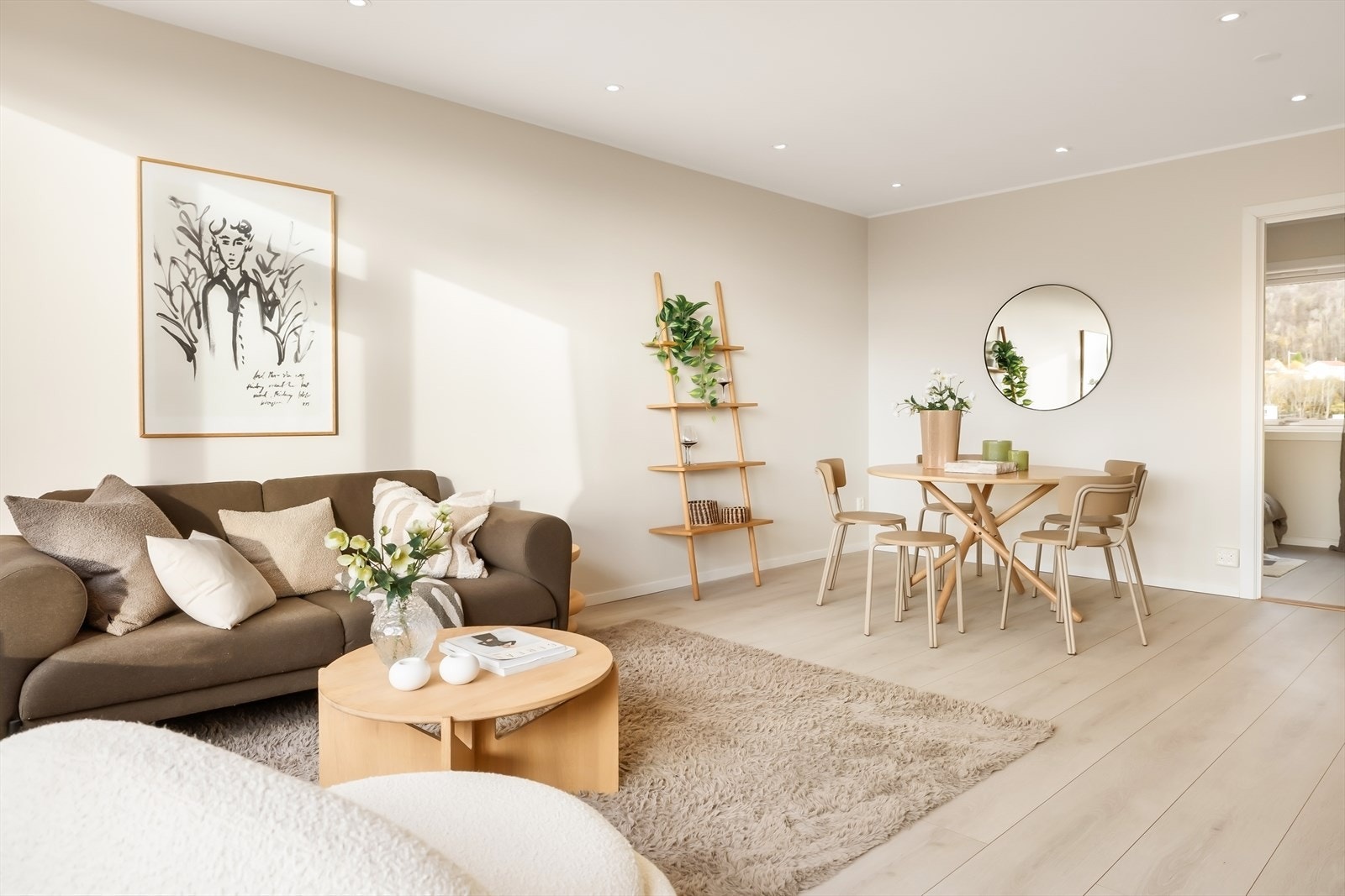 Lys og fresh endeleilighet i 3. etasje med attraktiv beliggenhet - oppgradert i 2020. Galleribilde