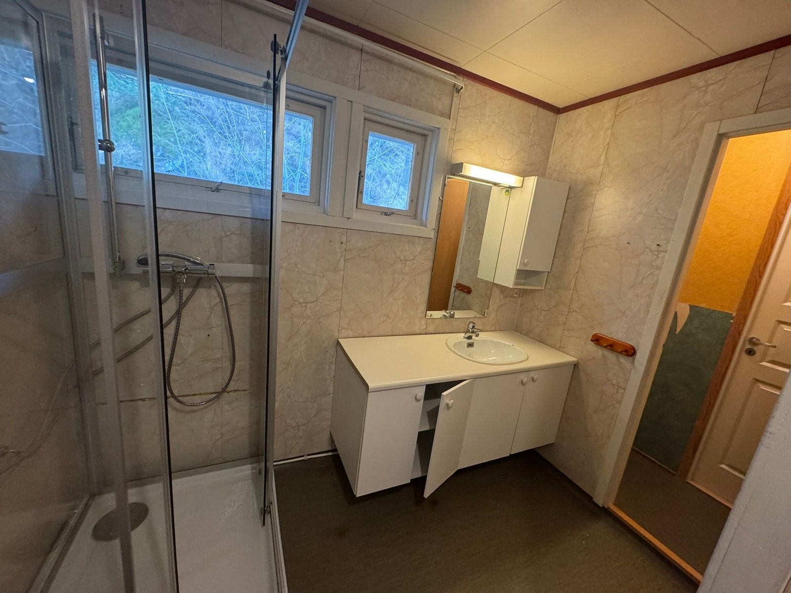 Bad oppe Galleribilde