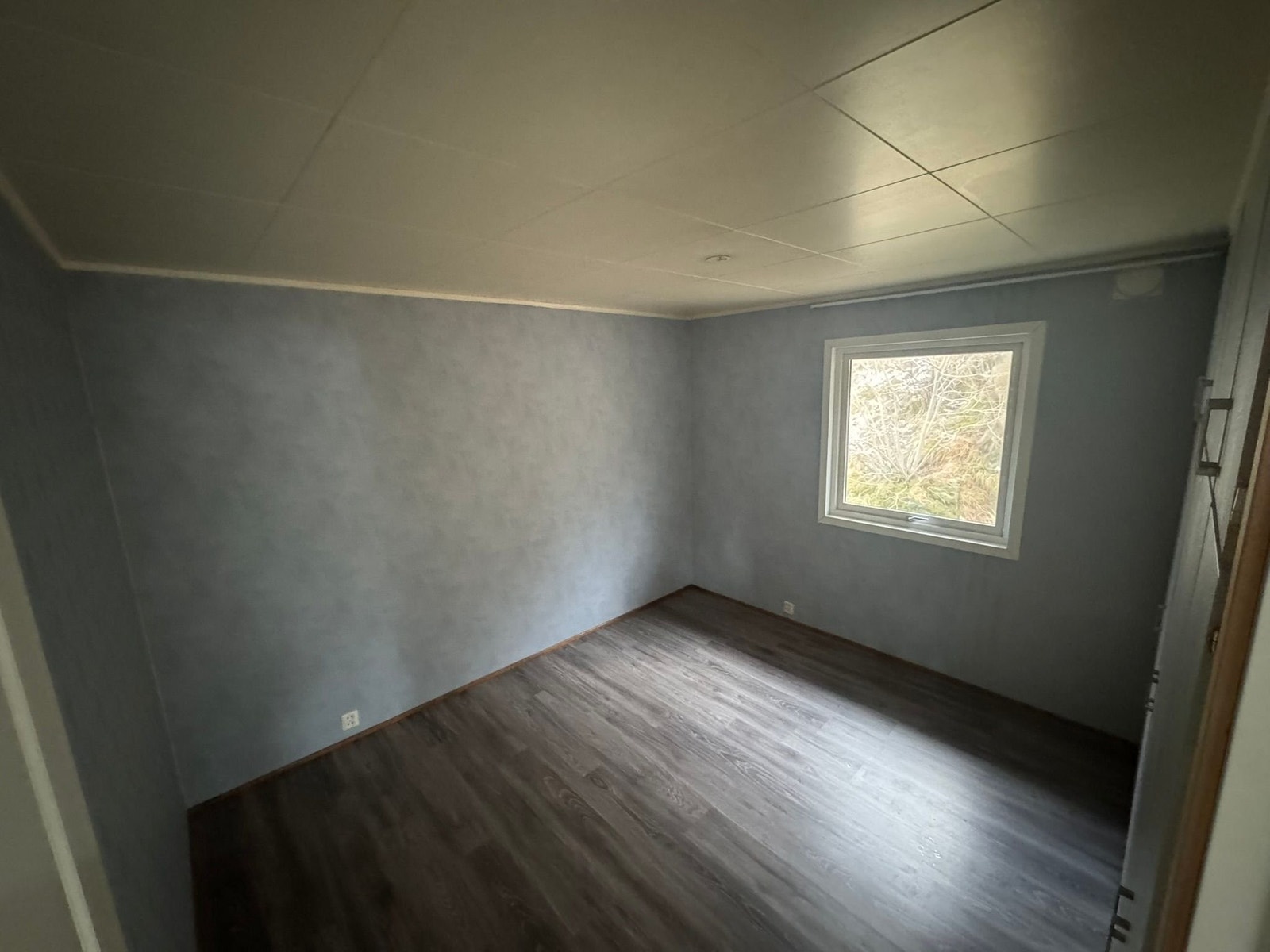 Soverom 2 oppe - romslig med god garderobeplass Galleribilde