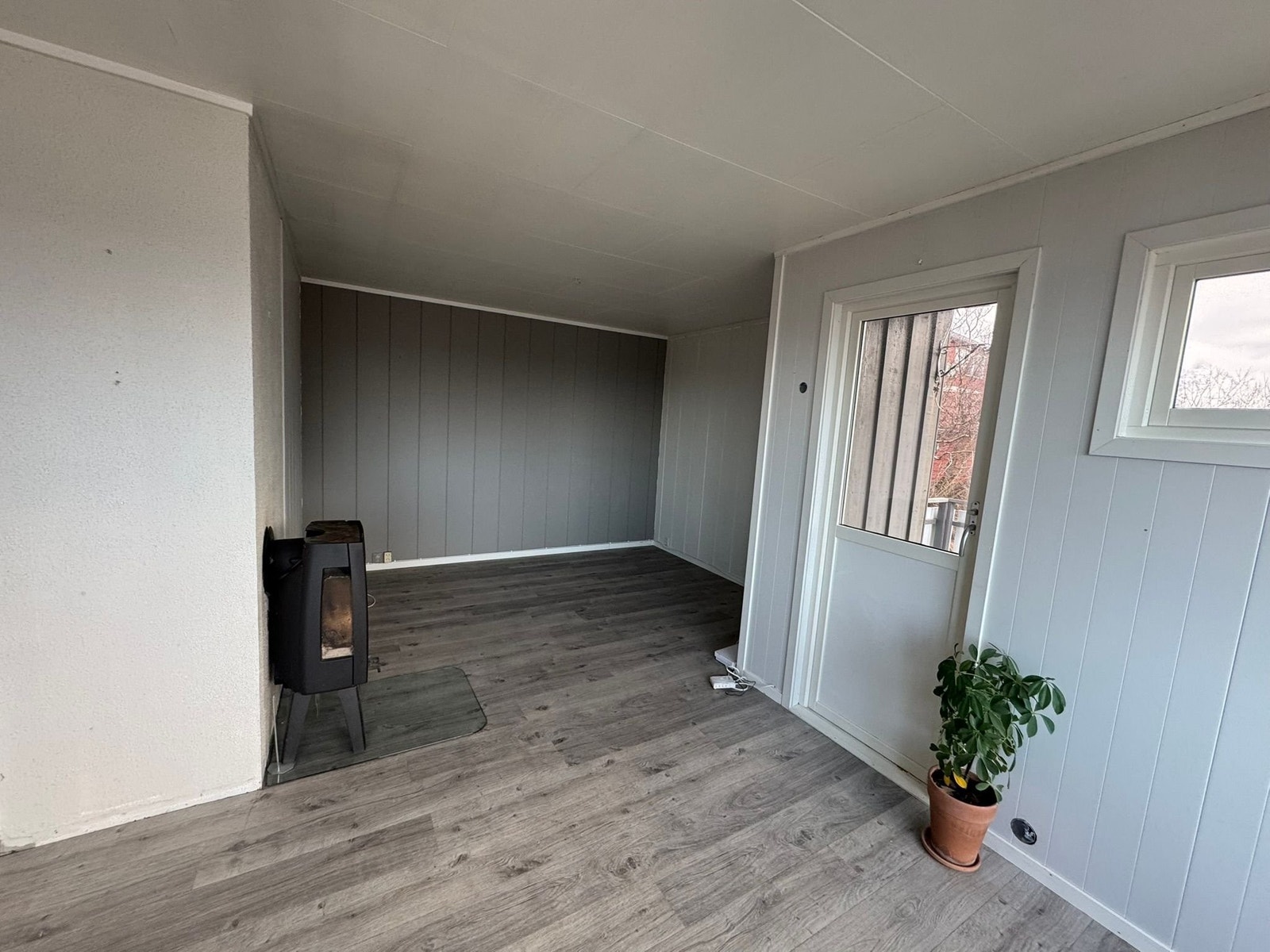 TV stue med ildsted oppe Galleribilde