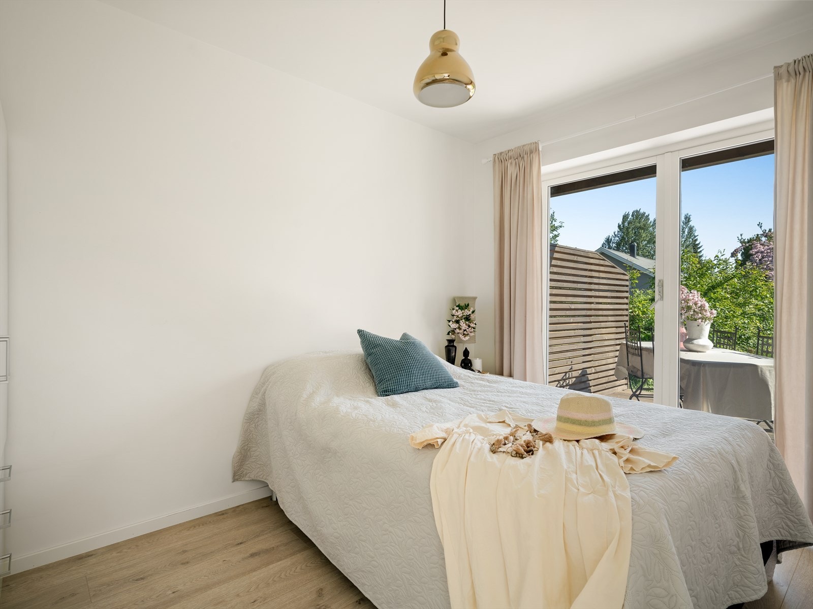 Soverom (1) har plass til seng med nattbord. Galleribilde