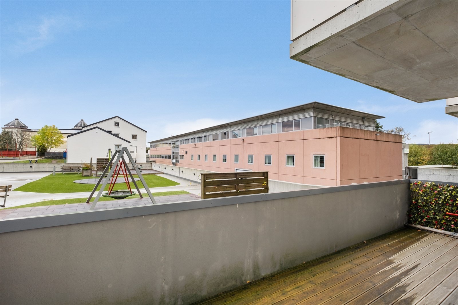 Vestvendt balkong på ca. 17 m². Galleribilde