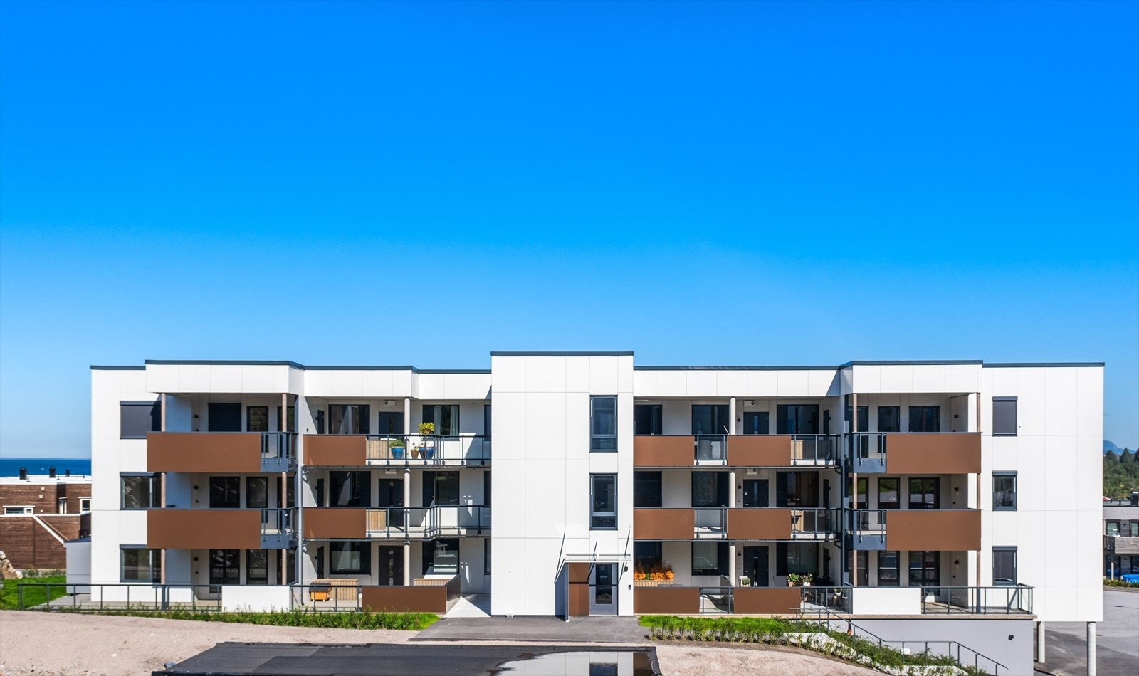 Fasade - leiligheten har balkong på begge sider Galleribilde