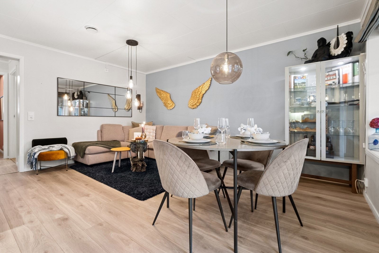 Stuen har plass til flere møbleringsmuligheter for å skape den stuen du selv ønsker. Galleribilde