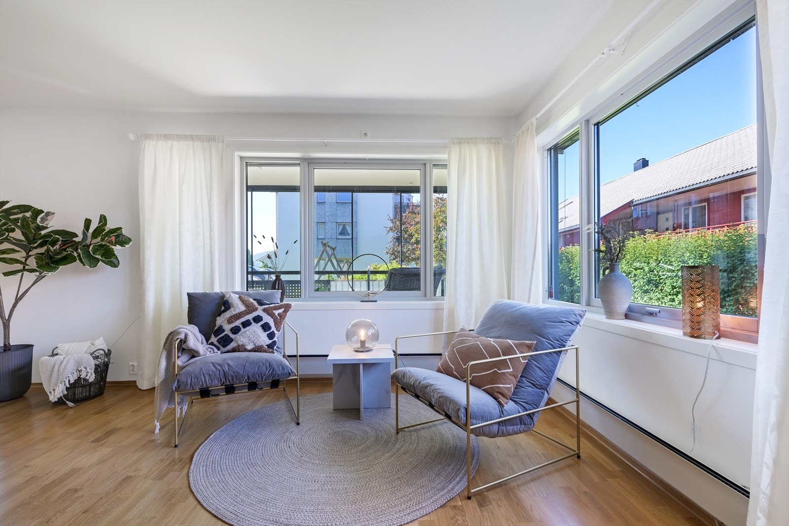 Stuen er enkel å møblere i ønskede soner. Galleribilde