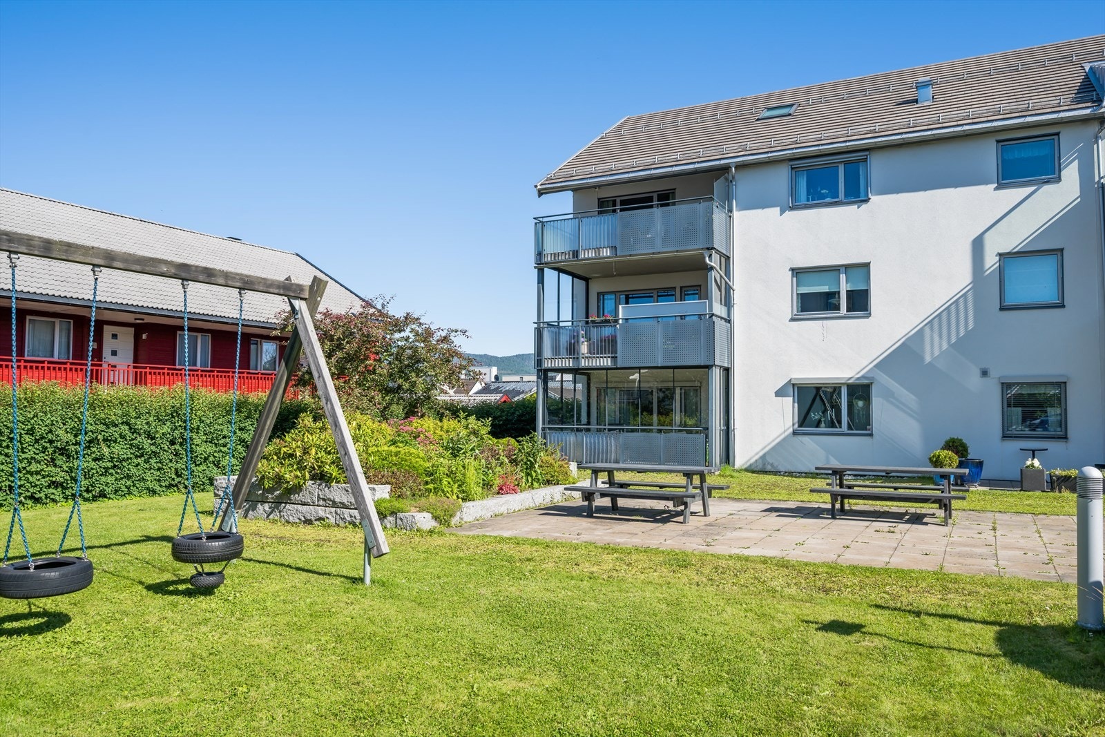 Leiligheten har en svært attraktiv beliggenhet, midt i hjertet av Sande sentrum. Galleribilde