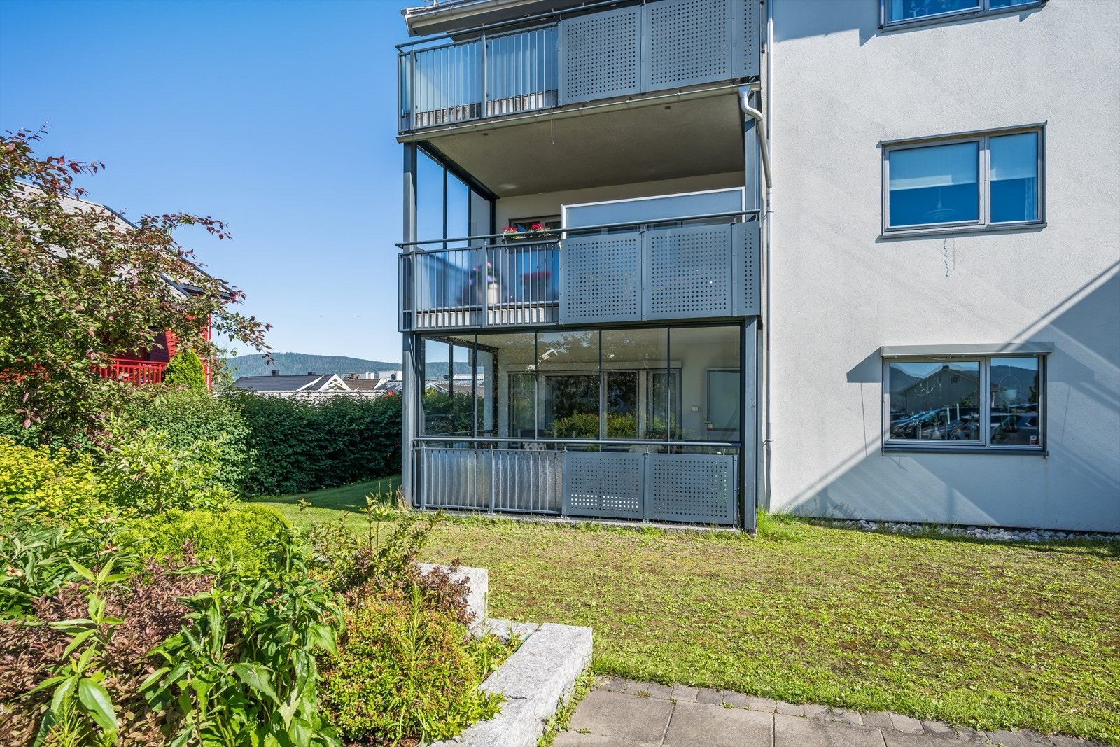 Her bor du lettstelt og komfortabelt i 1. etasje og har trappefri adkomst. Galleribilde