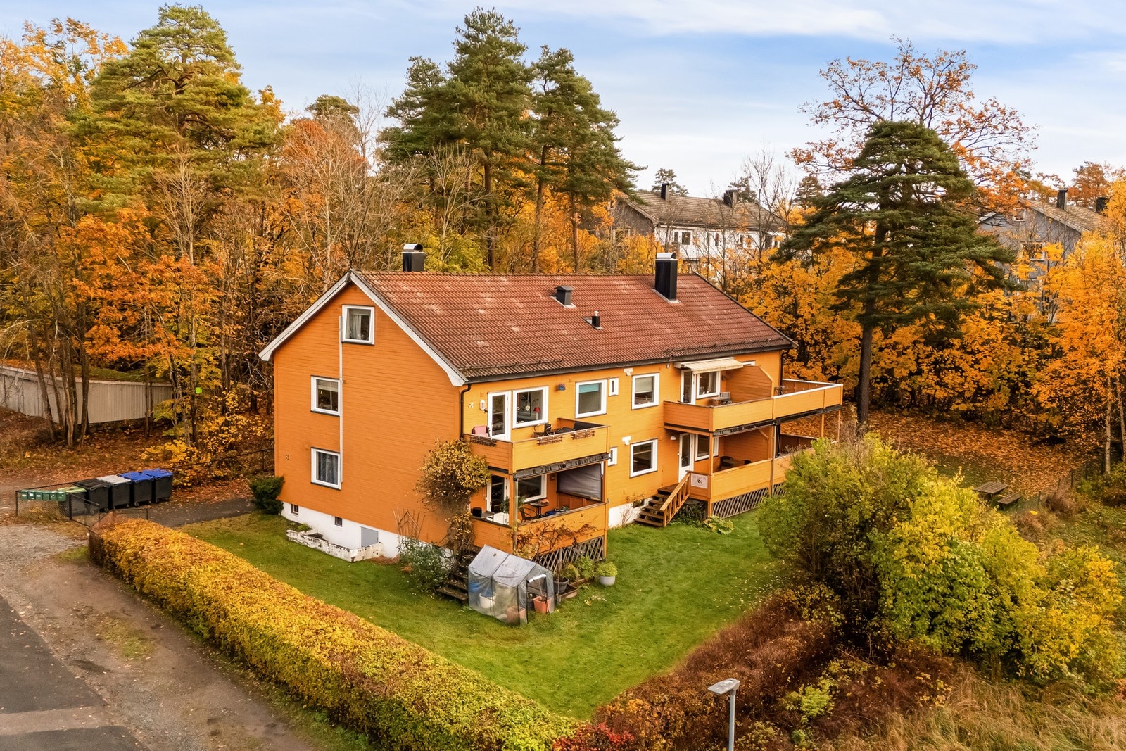 Eiendommen ligger i et rolig og etablert område med kort vei til sentrum Galleribilde