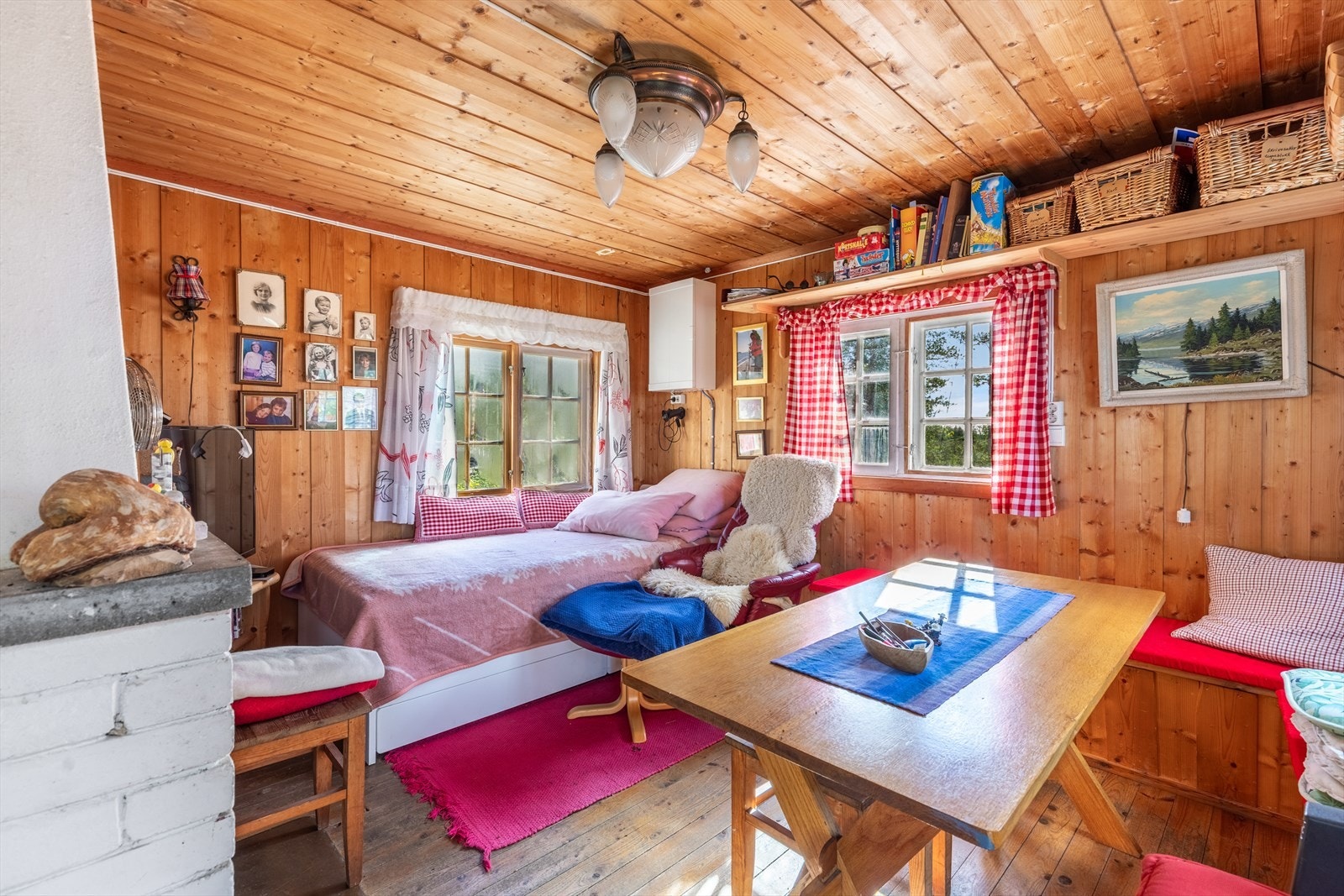Enkel hytte med ett rom Galleribilde
