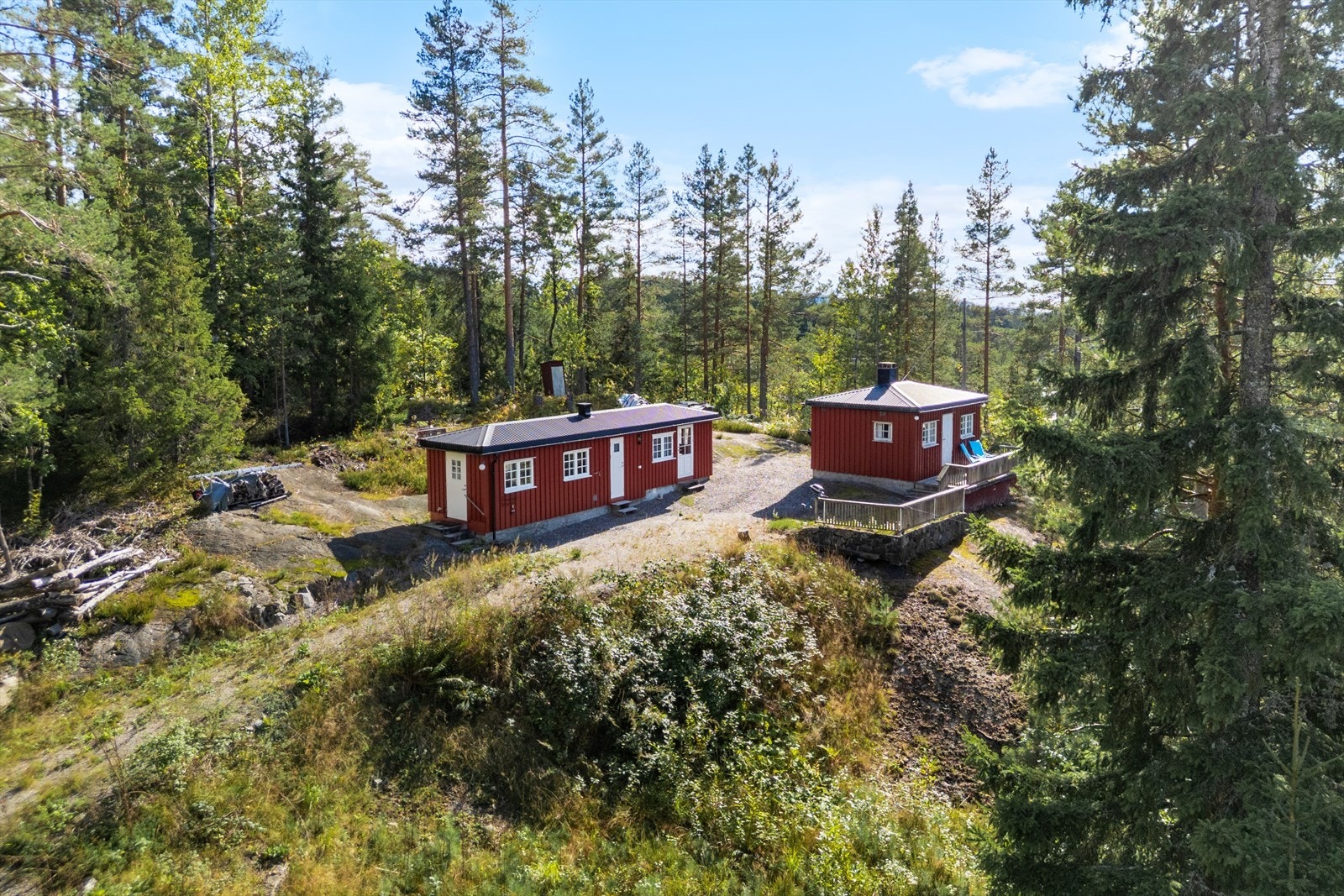 Eiendommen består av hytte og anneks Galleribilde