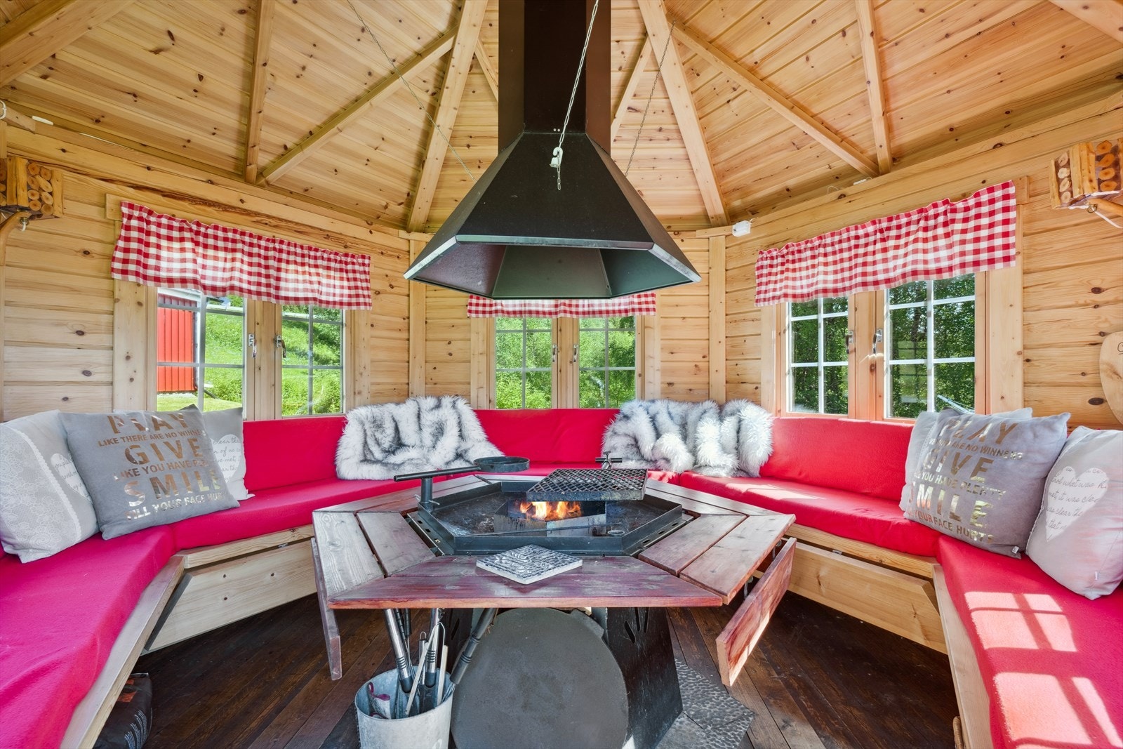 Koselig bålplass. Galleribilde