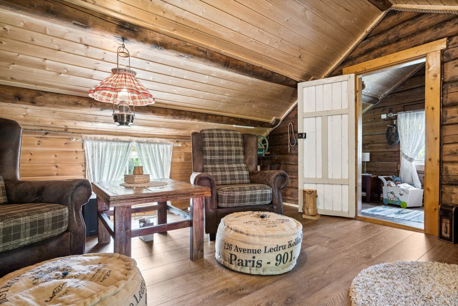 Loftsstue av god størrelse. Galleribilde