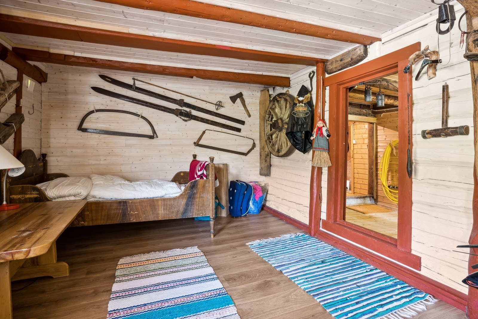 Ski og seng medfølger ikke. Galleribilde