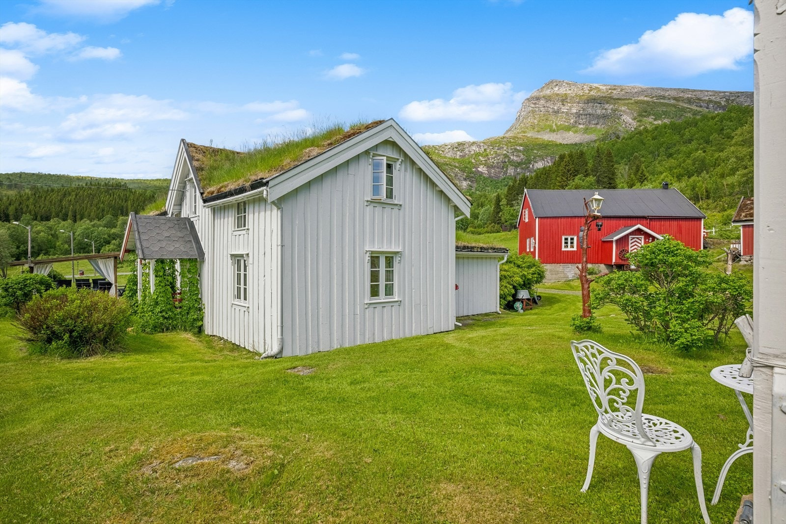 Våningshus av klassisk Nordlandshus-utførelse. Galleribilde