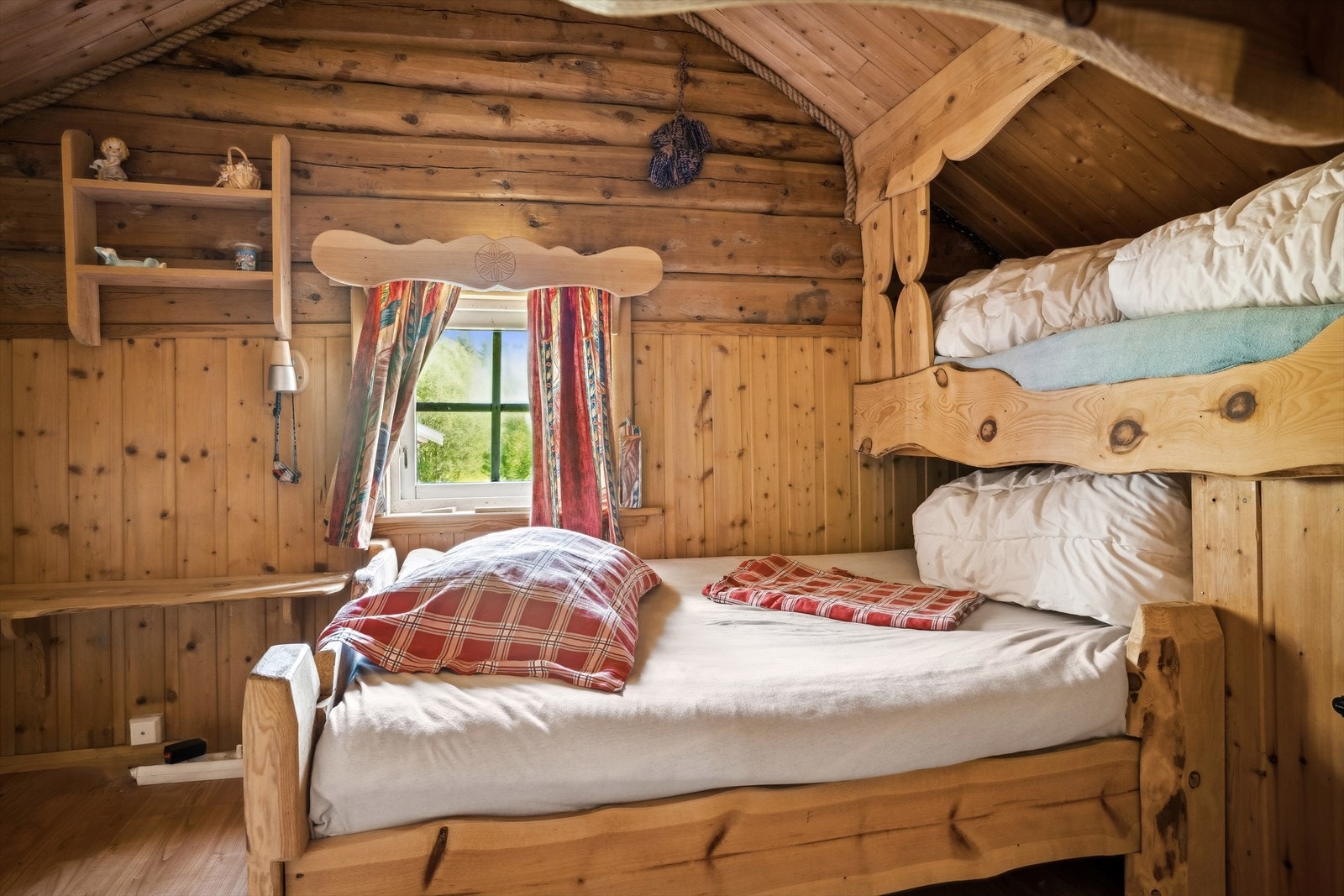 Soverom av håndlaget preg. Galleribilde