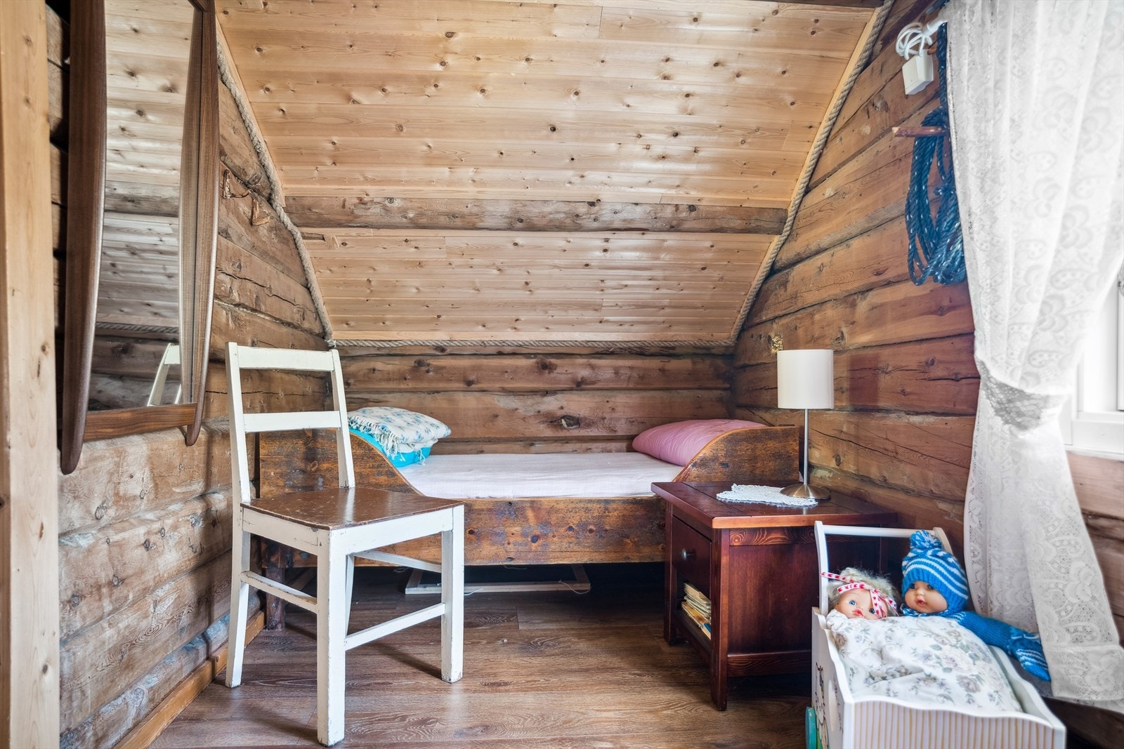 Barnerom/soverom beliggende ved loftsstuen. Galleribilde
