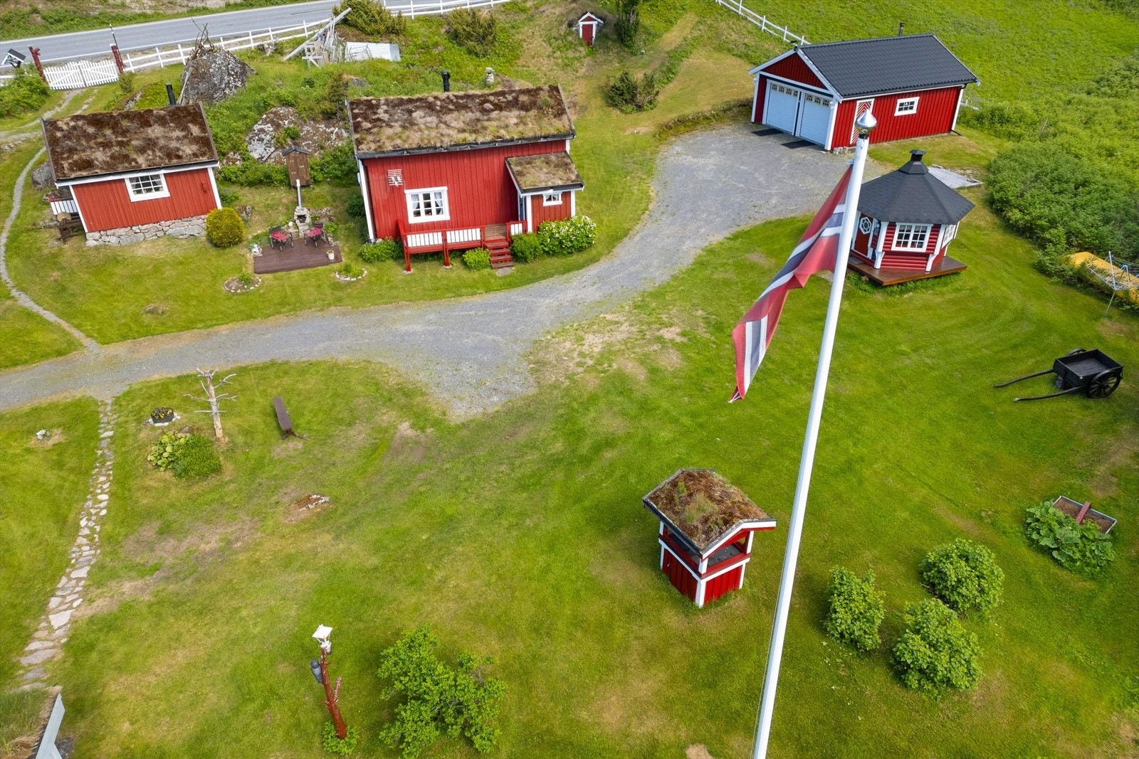 Tunet med alle sine rom kan huset hele slekten om ønskelig. Galleribilde