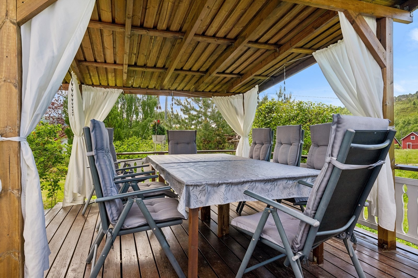 Godt tilstrekkelig med plass til hele familien og gjester. Galleribilde