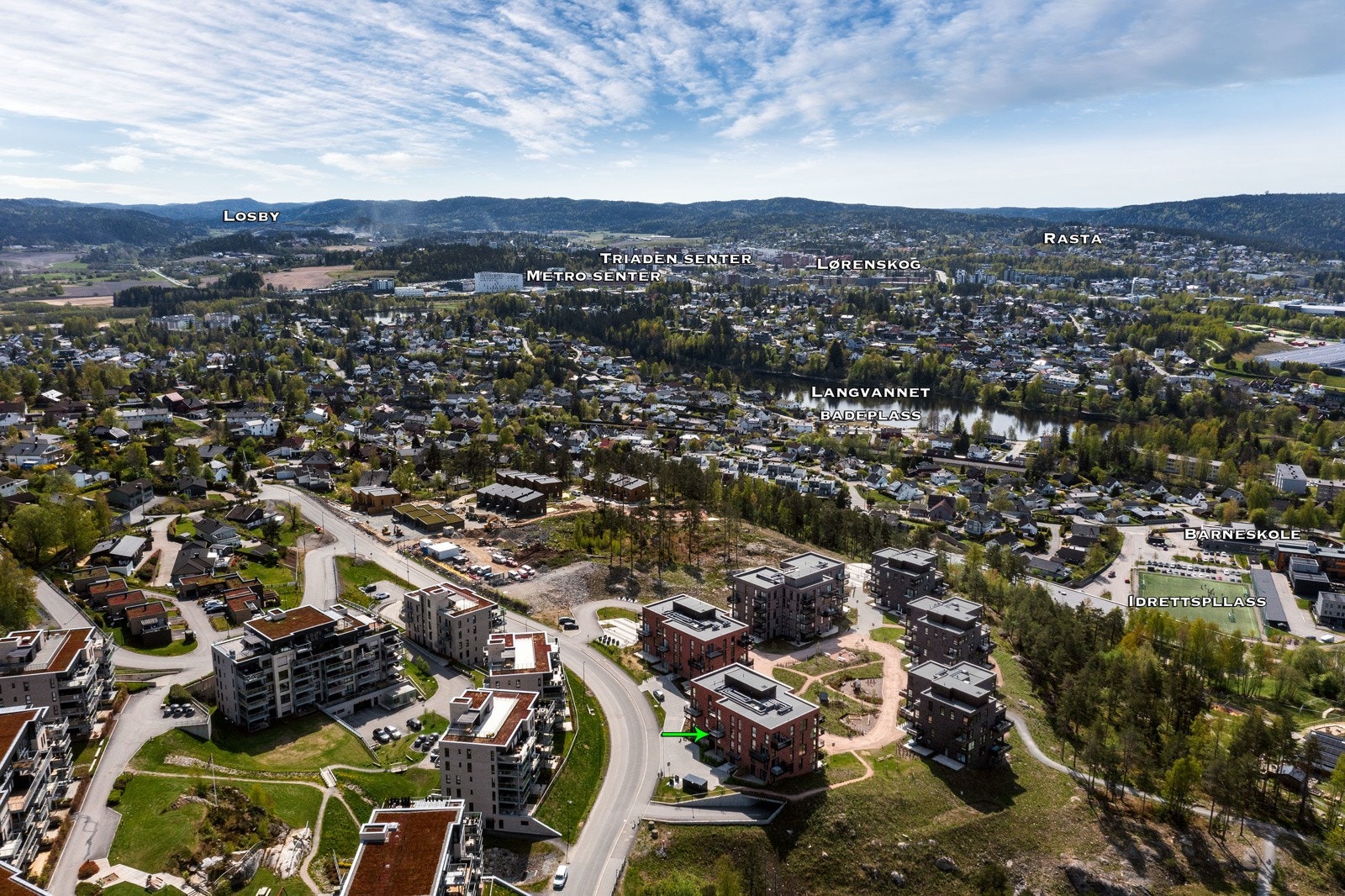 Lørenskog har opplevd rivende utvikling de siste årene, noe som har gitt en rekke muligheter innen handel, kultur og offentlige tilbud. Mange fastboende setter selvsagt pris på det brede utvalget av butikker som finnes på kjøpesenteret Metro. Galleribilde