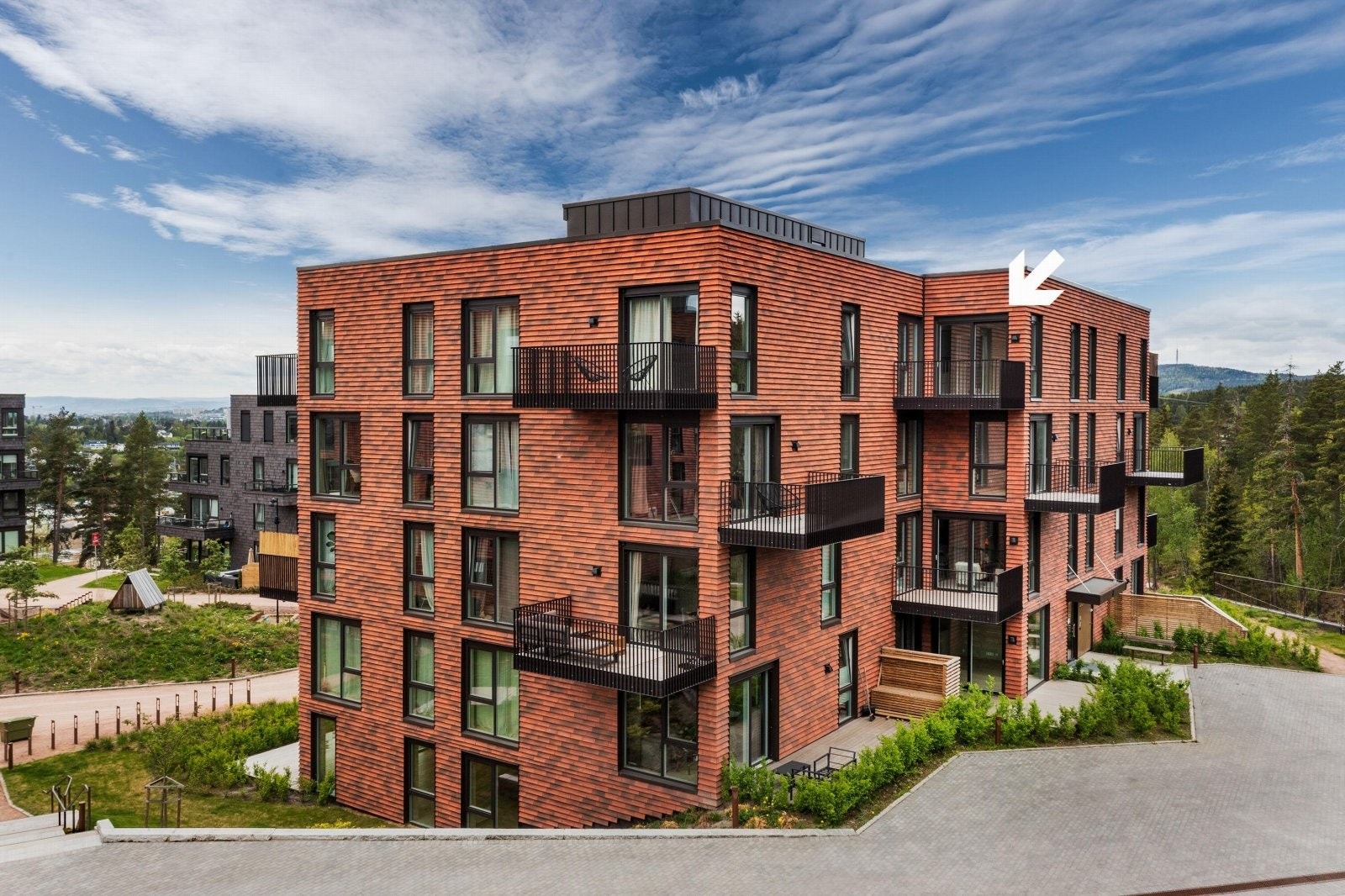 Ved utforming av leilighetene og arkitekturen, er det lagt fokus på bokvaliteten og nærhet til naturen. Byggene er derfor utformet med flere hjørner enn normalt, for å kunne gi flere av leilighetene to og tre sider med utsyn. Galleribilde