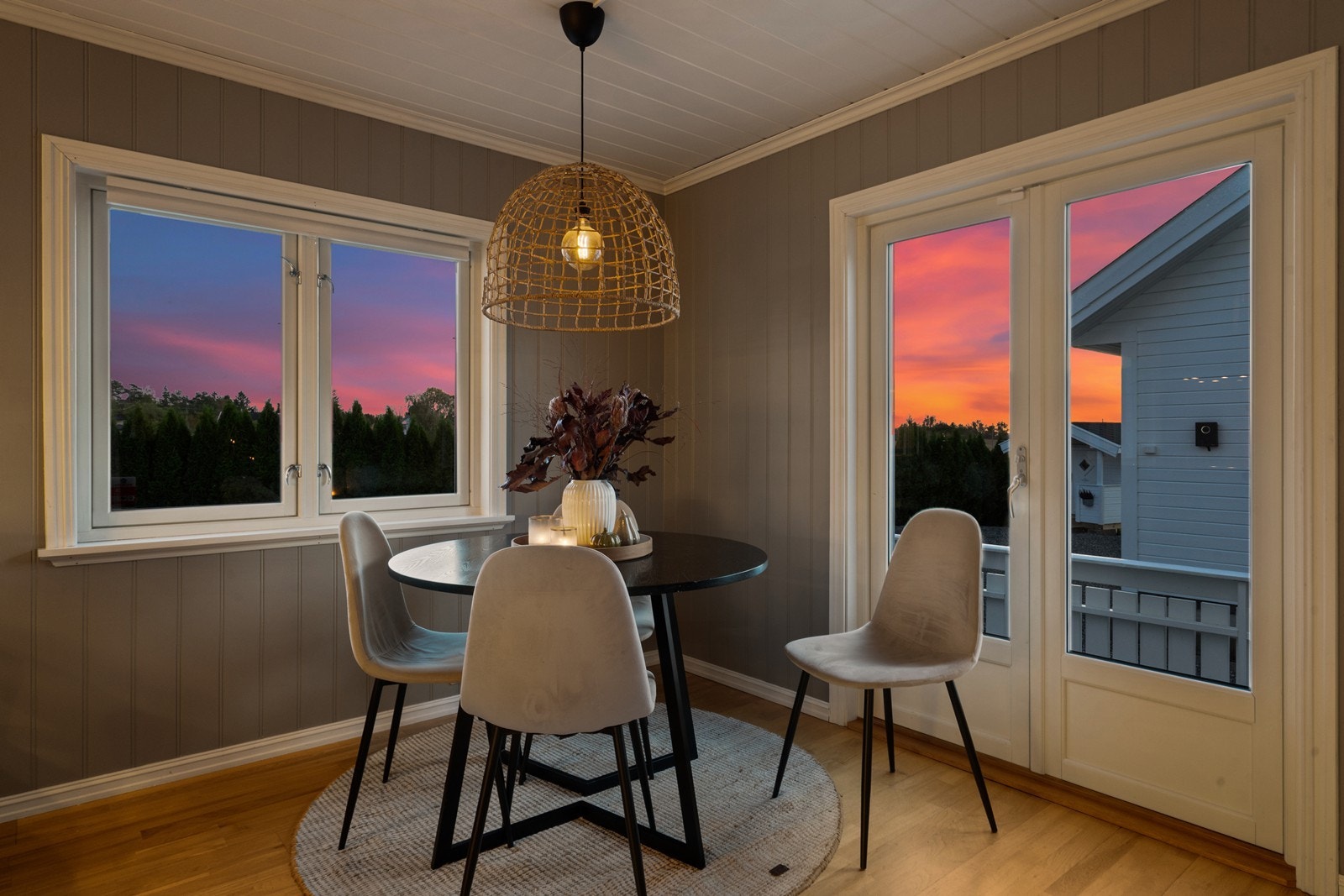 Sett inn et uttrekkbart spisebord så utnyttes plassen maksimalt Galleribilde