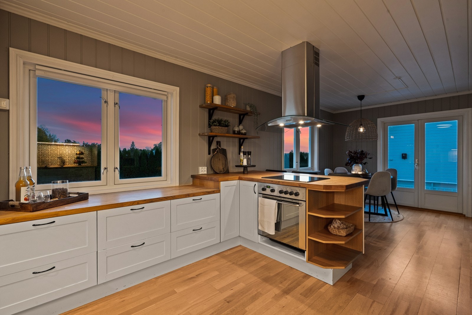 Godt med skap- og benkeplass Galleribilde