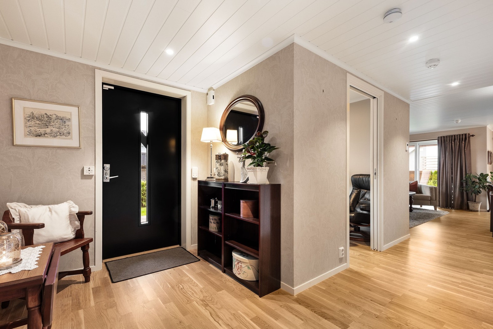 Inngangspartiet er romslig og har plass til oppbevaring. Galleribilde