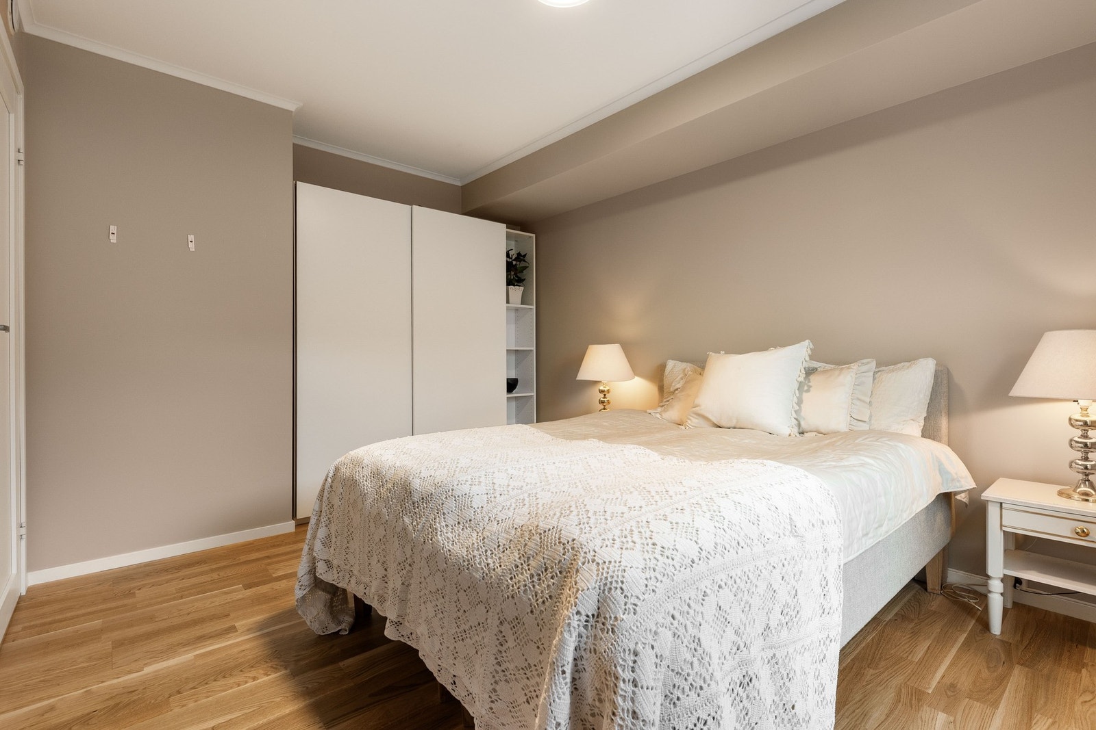 Soverommet har garderobeskap. Galleribilde