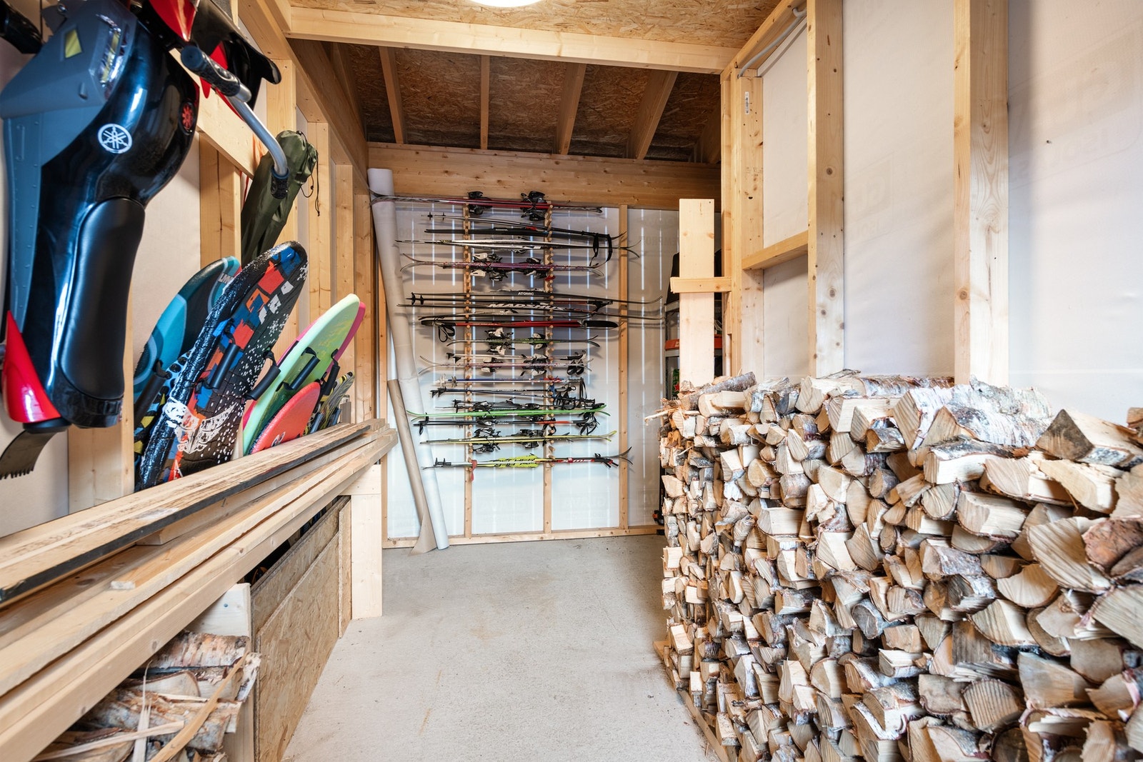 Praktisk bod med god plass til oppbevaring Galleribilde