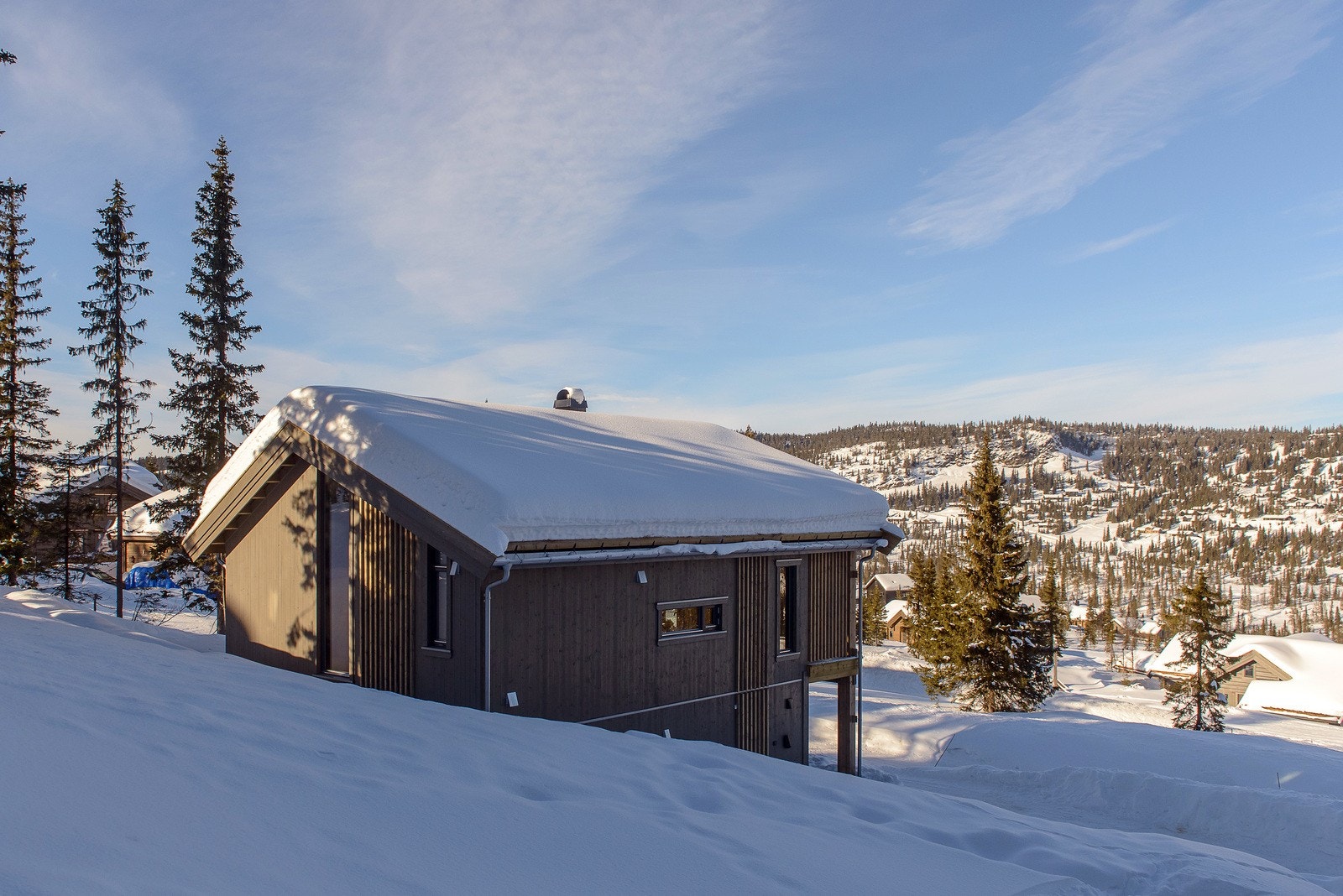Hytten ligger med fri utsikt mot Vestsiden i Kvitfjell! Galleribilde