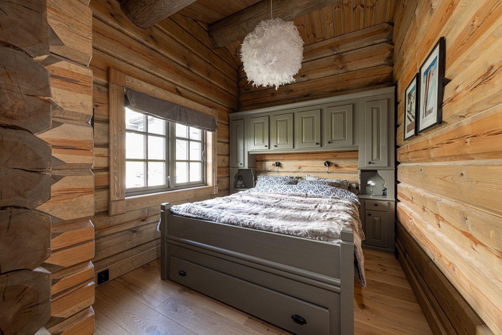 Soverom av god størrelse og meget god takhøyde Galleribilde