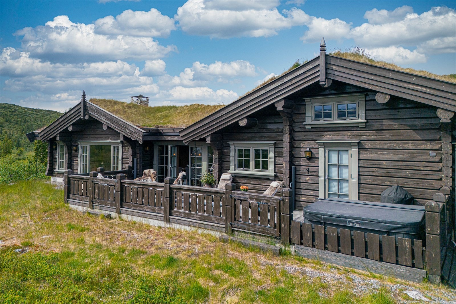 Hytten ligger flott til på majestetiske og naturskjønne Høgevarde Galleribilde