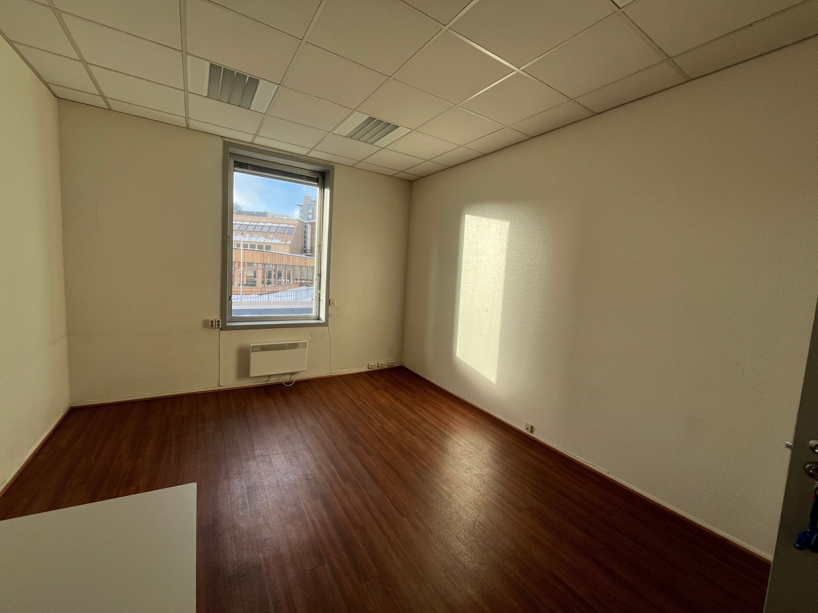 Kontor 417 - 22,3 kvm kr. 5.500 pr. mnd. Romslig og lyst kontor som vender ut mot Brugata og Gunerius. Galleribilde