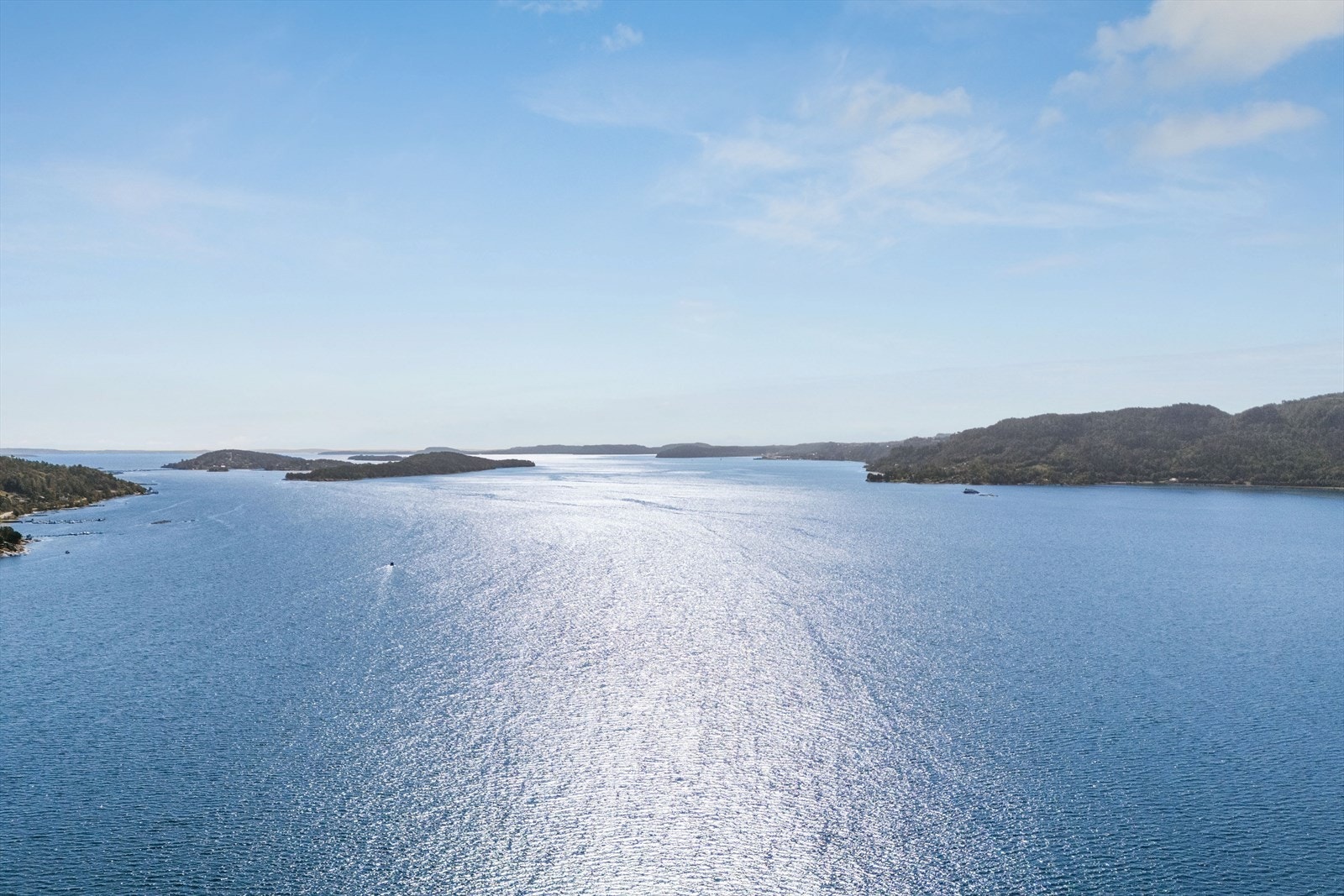 Nærområdet er i tillegg ypperlig tilrettelagt for den som er glad i båt. Her ligger naturperlene på rekke hvor blant annet Bjerkøya, Killingholmen, Gåserumpa, Kommersøya og Langøya er vel verdt et besøk. Galleribilde