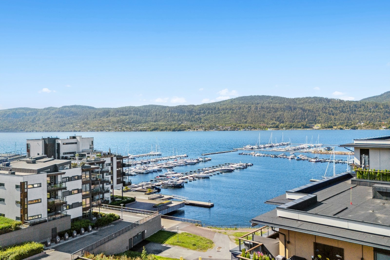 Bilde av den flotte utsikten fra balkongen. Nettopp denne utsikten gir en høy trivselsfaktor og særpreger Nordre Jarlsberg brygge. Galleribilde