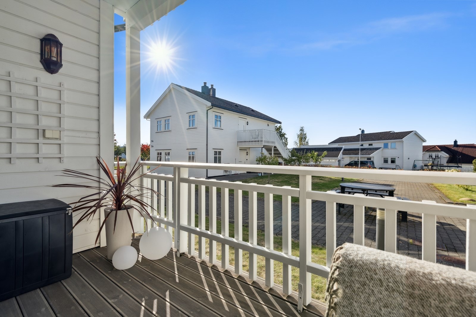 Terrassen er vendt mot flotte fellesareal. Galleribilde