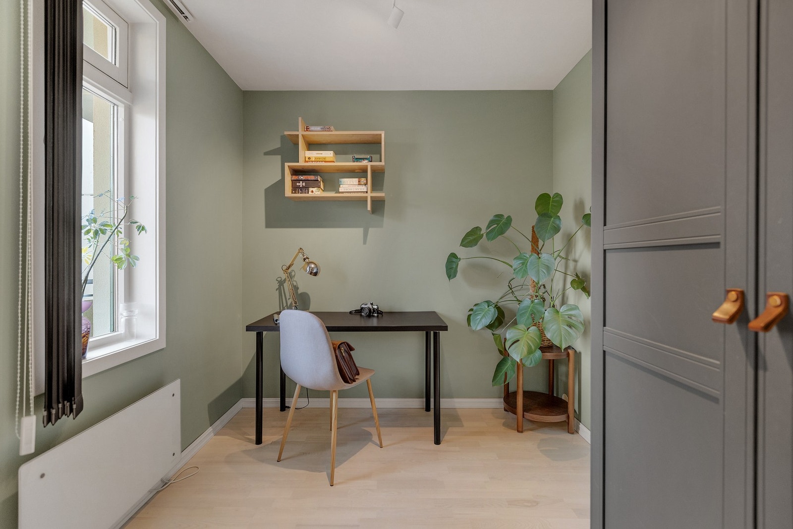 Det andre soverommet passer perfekt som barnerom, gjesterom eller hjemmekontor. Galleribilde